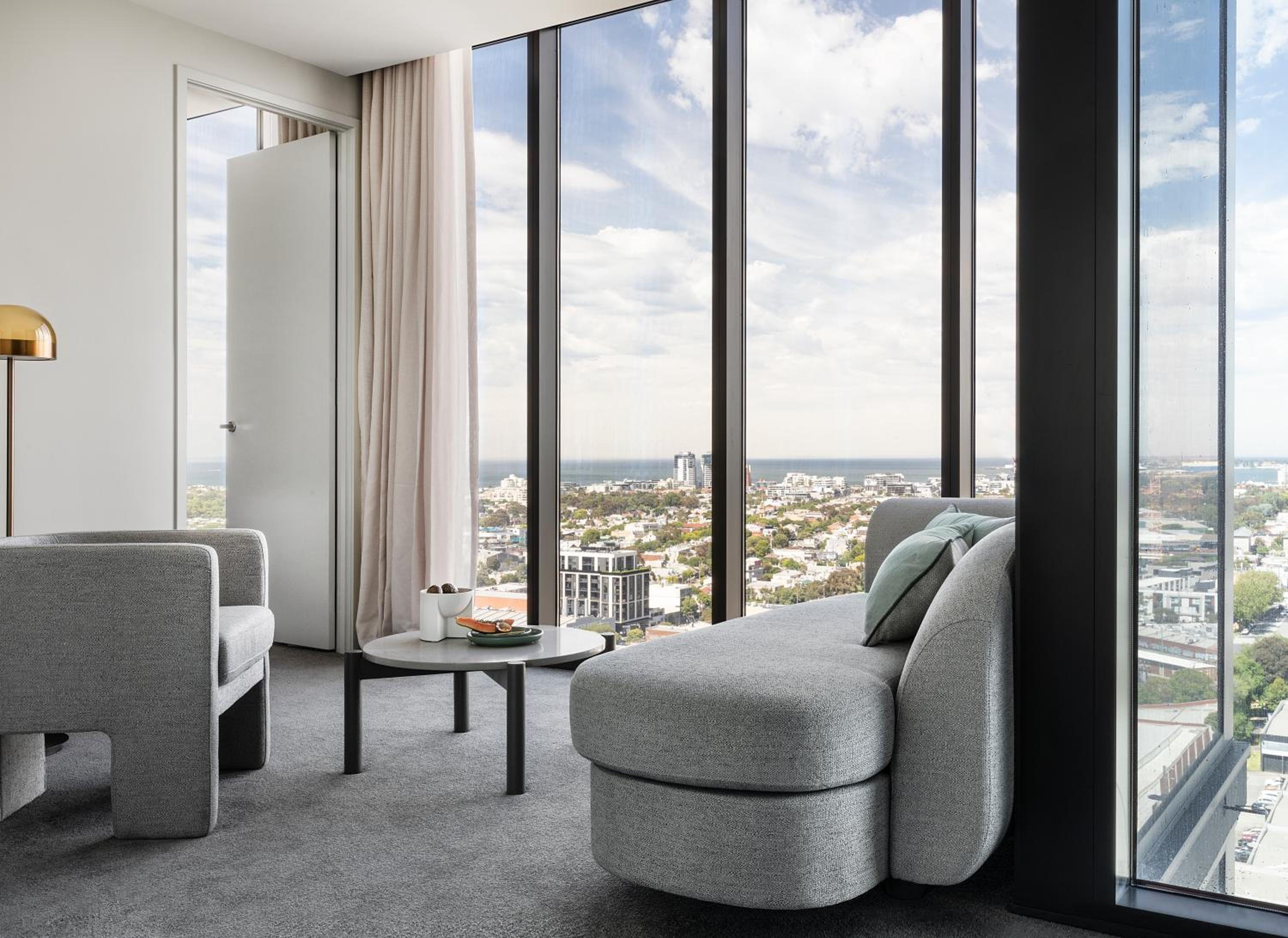 Deluxe One Bedroom Apartment Twin