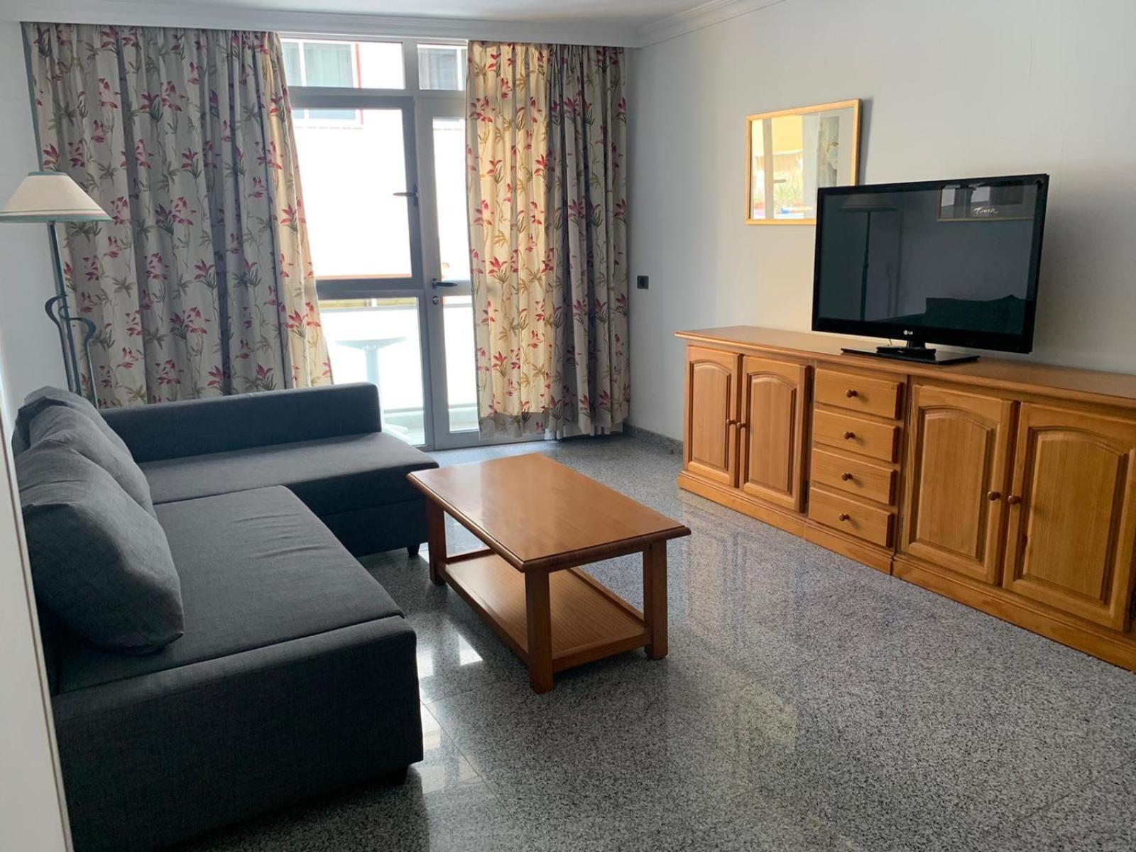 Apartamento de una habitación con balcón grande