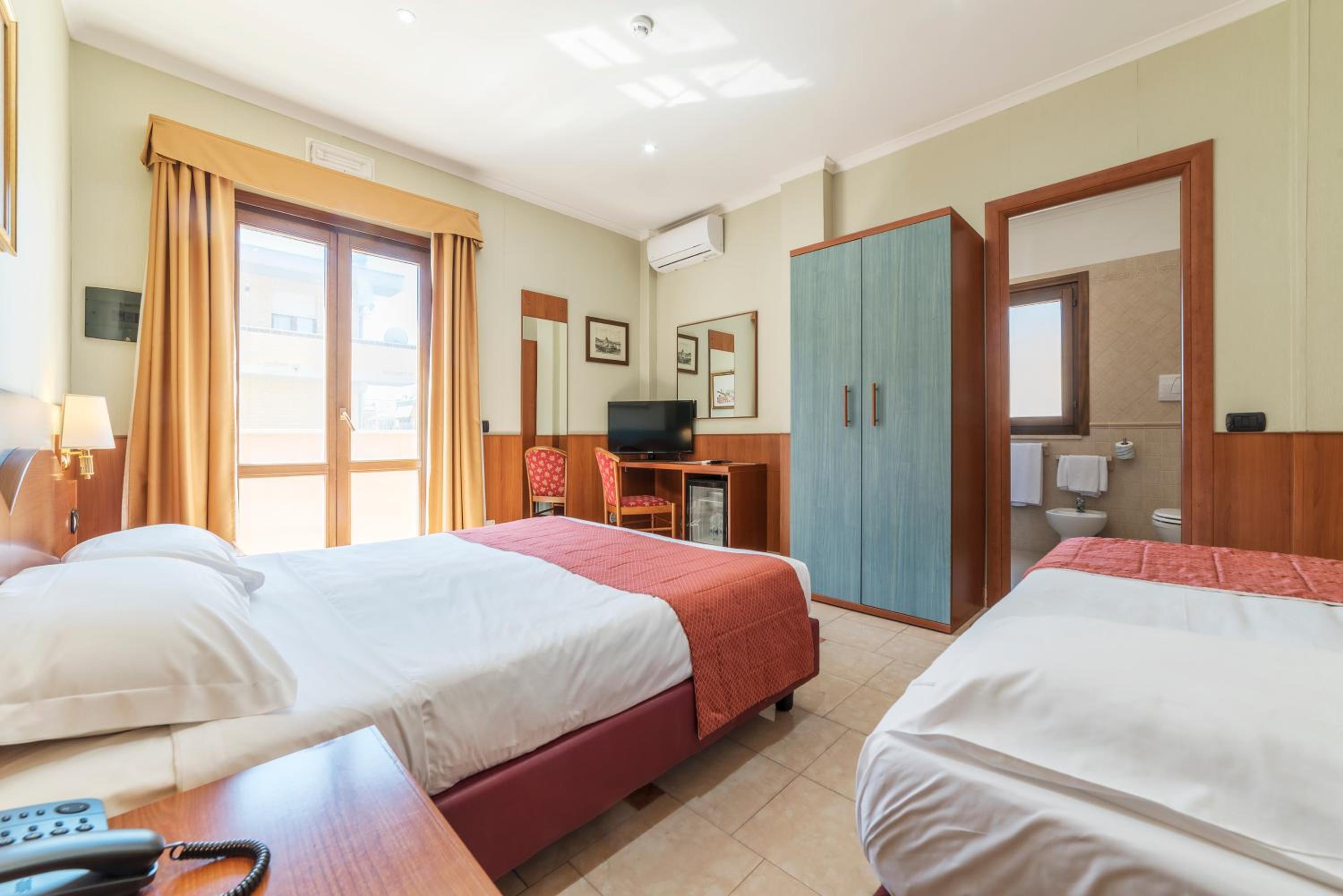 Classic Triple Room - Photo 6