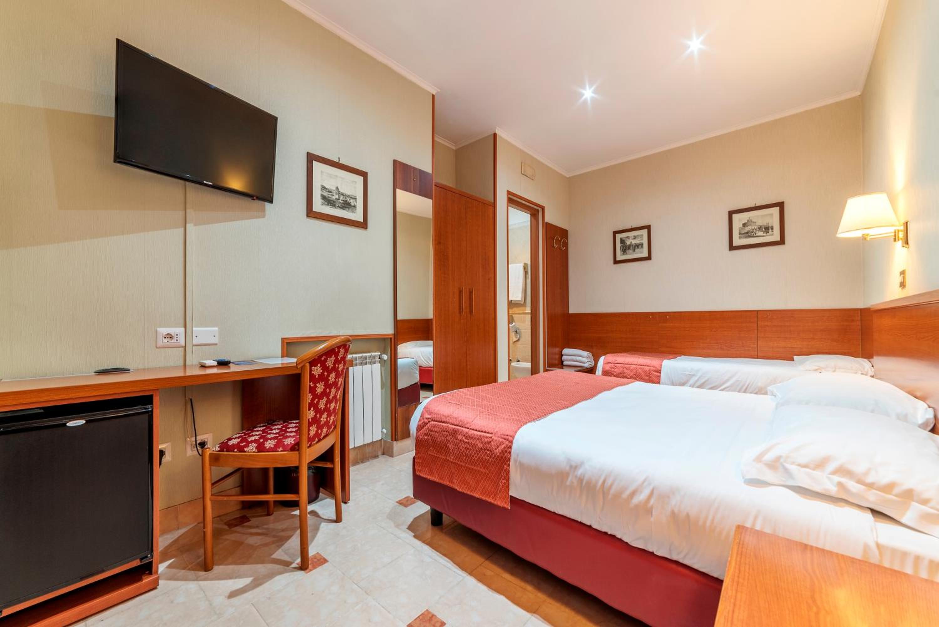 Classic Triple Room - Photo 2