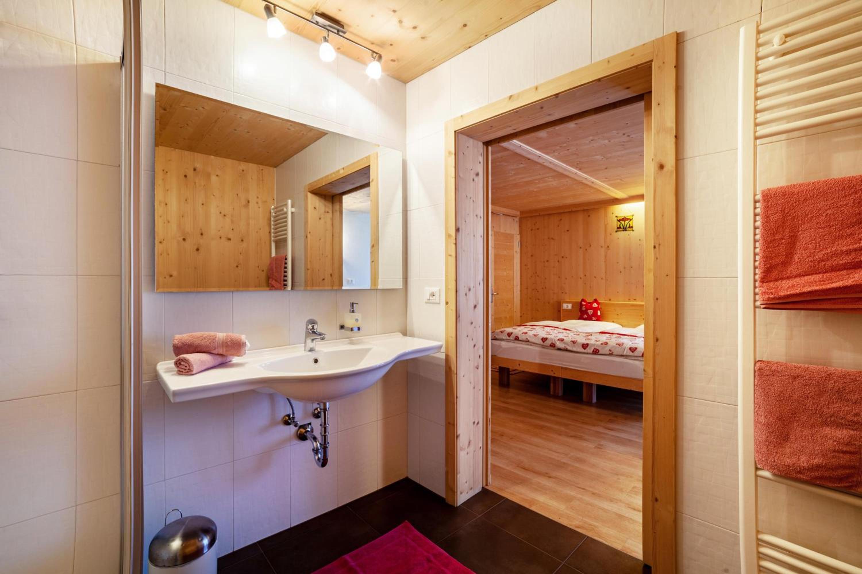 Two-Bedroom Deluxe Apartment with Garden View photo 2
