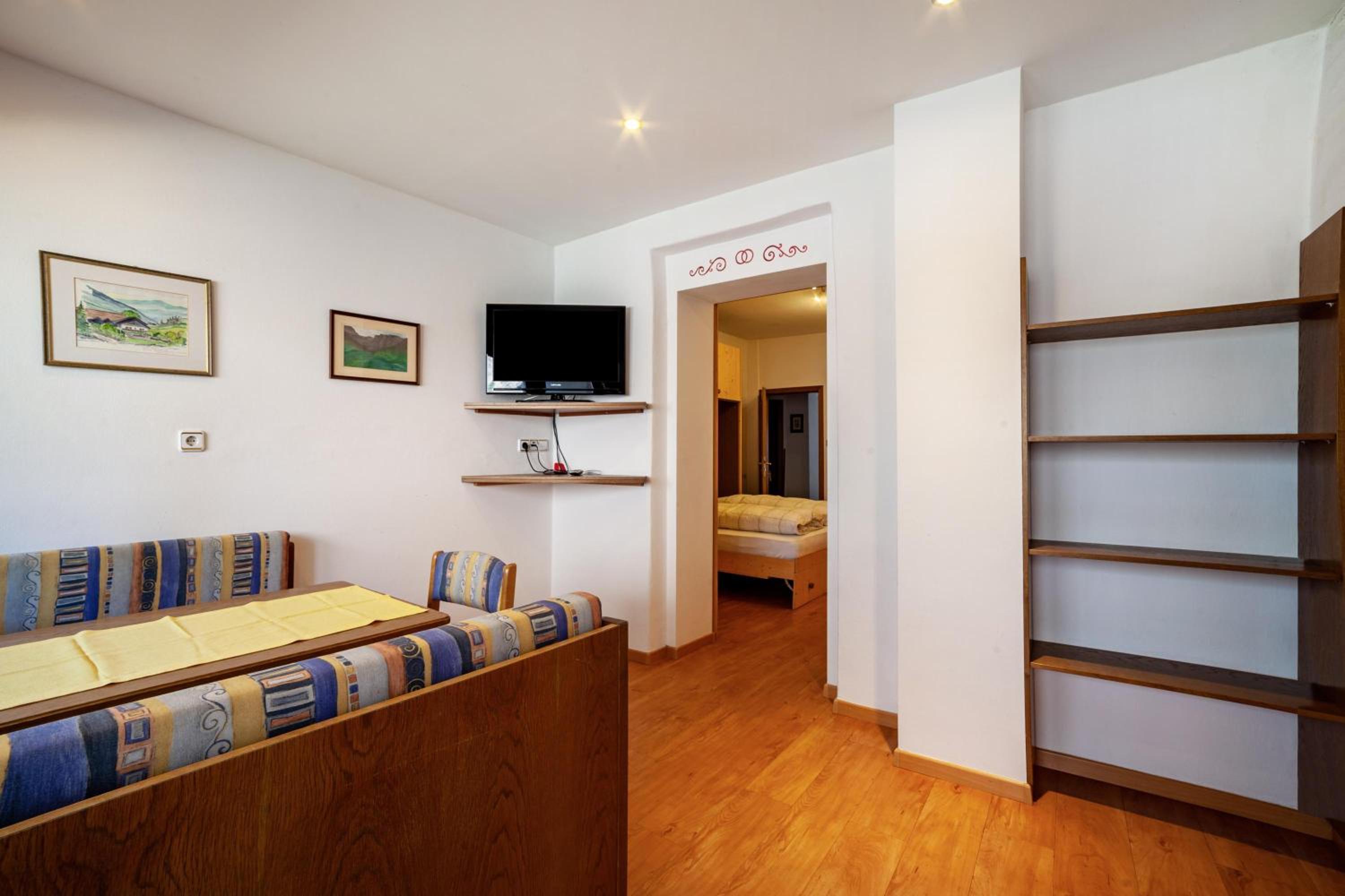 Two-Bedroom Deluxe Apartment with Garden View photo 1