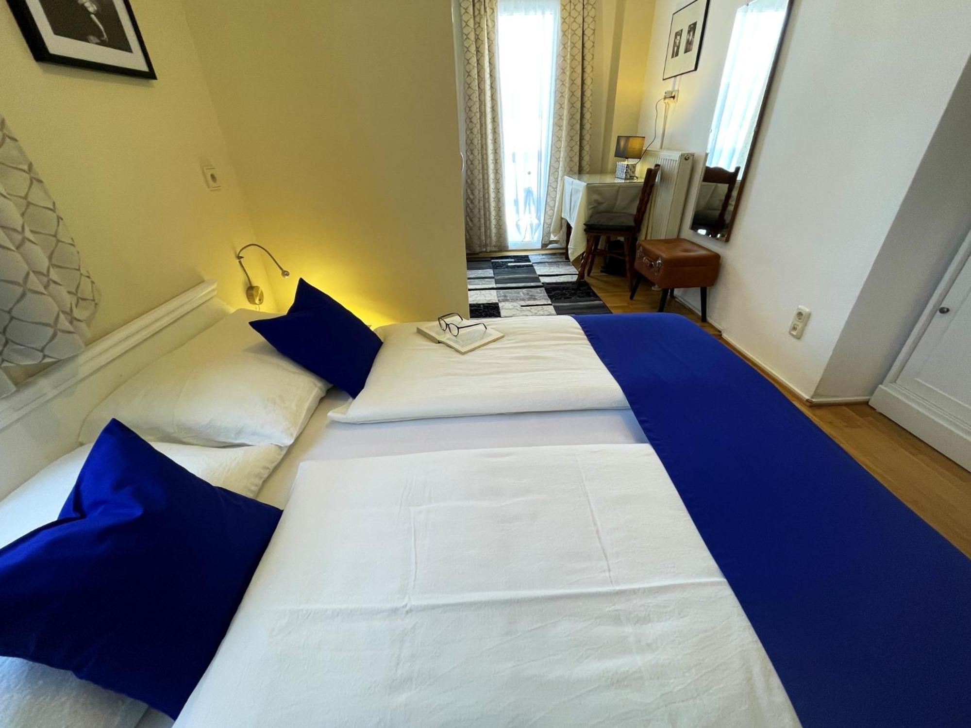 Double Room with Balcony photo 2