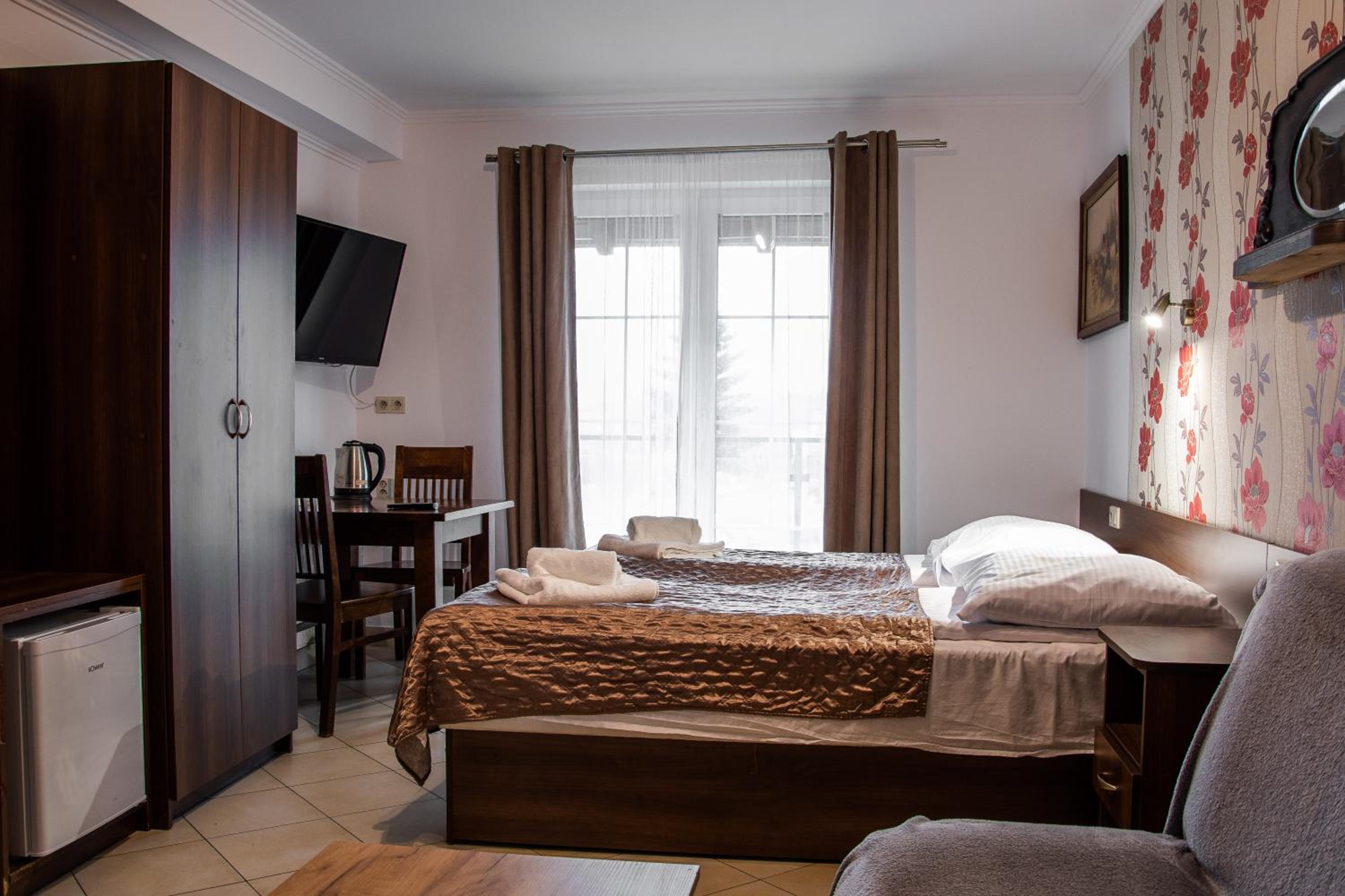 Triple Room with Bathroom - Photo 2