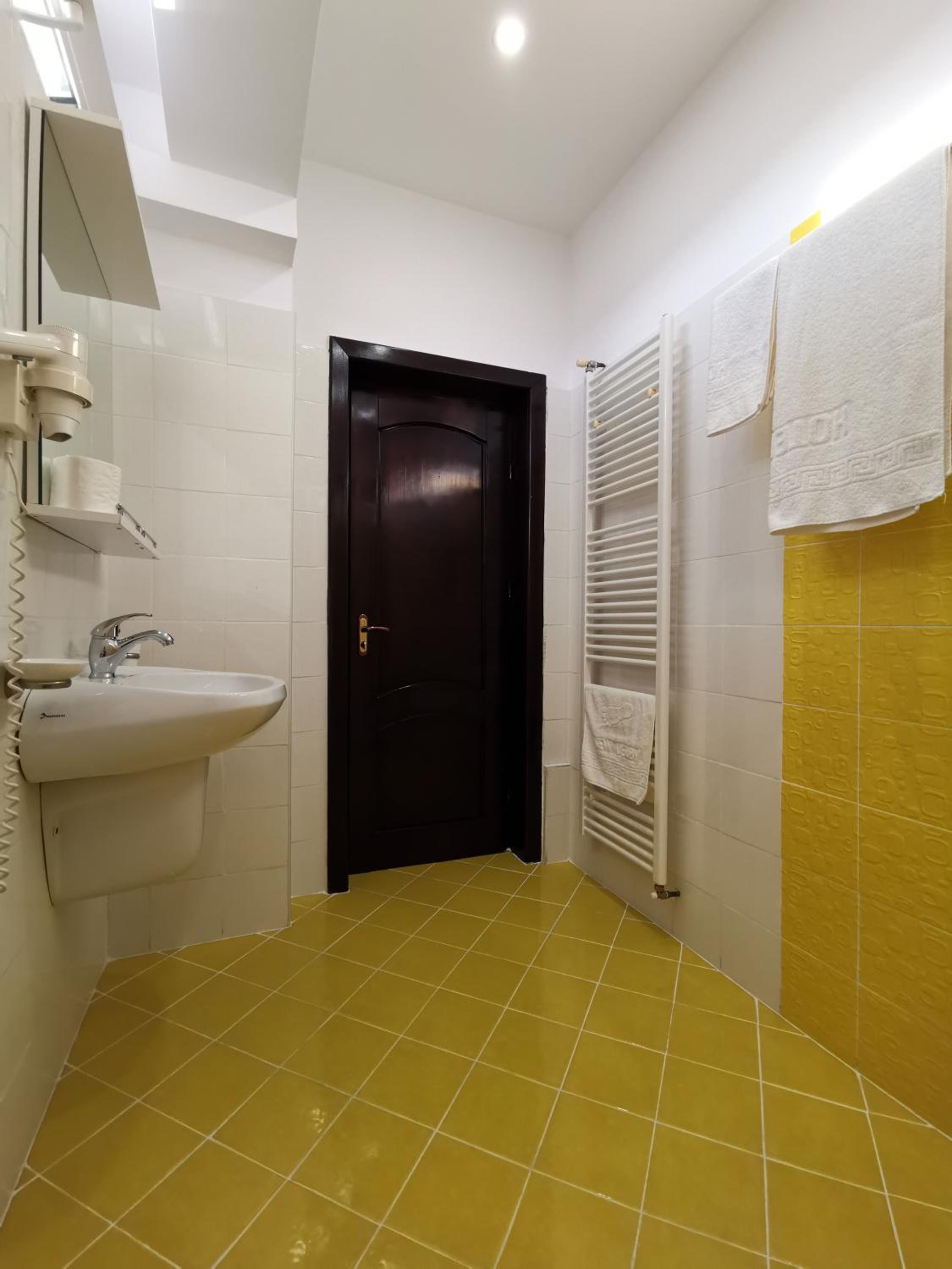 Twin Room - Photo 2
