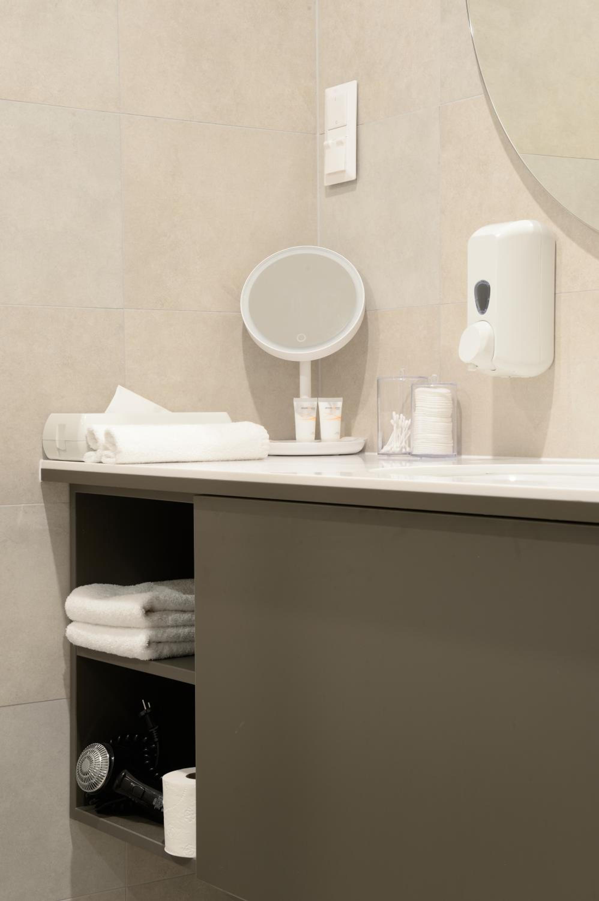 Twin Room - Photo 10