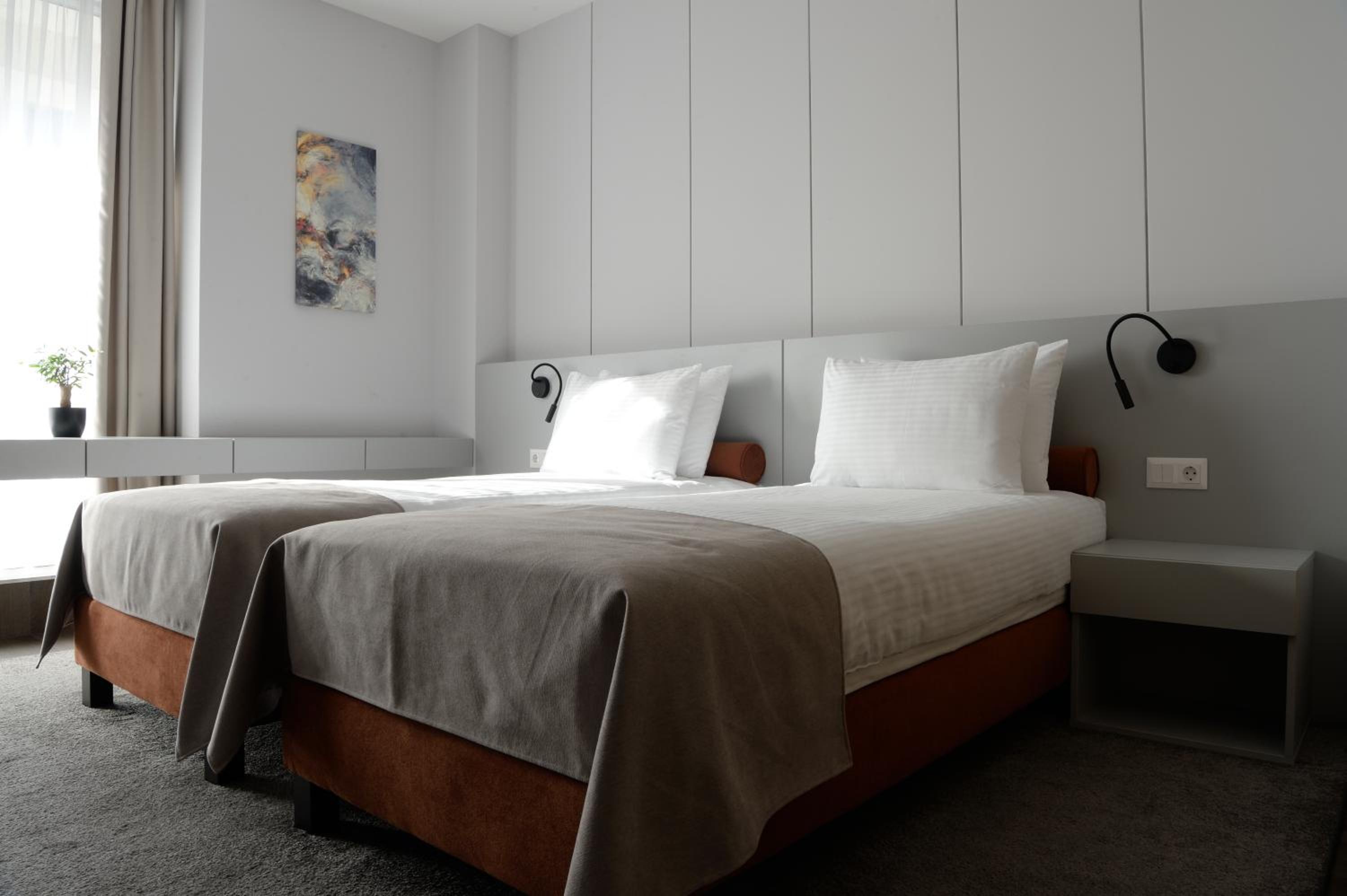 Twin Room - Photo 3