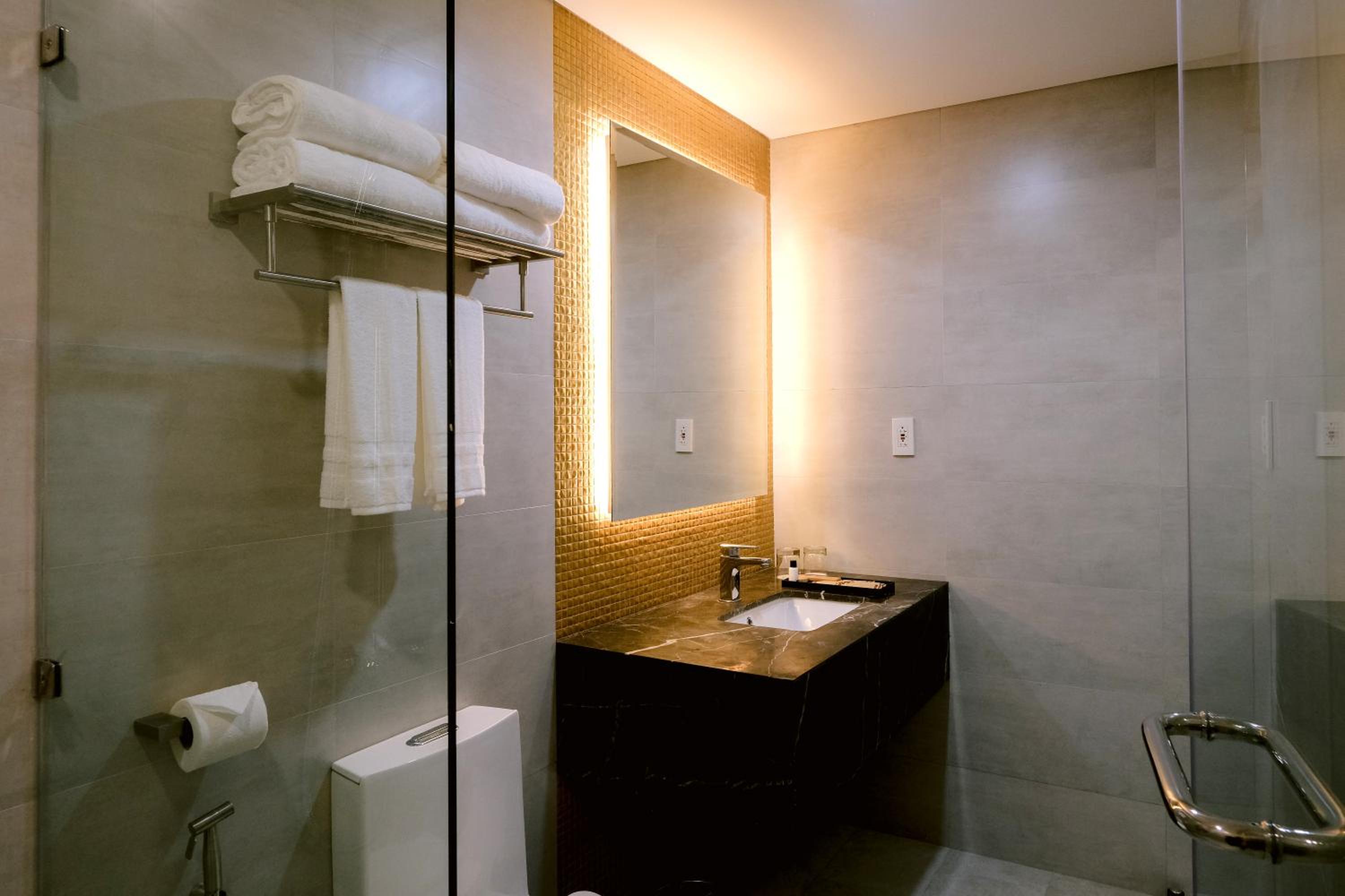 Superior King Room - Photo 5