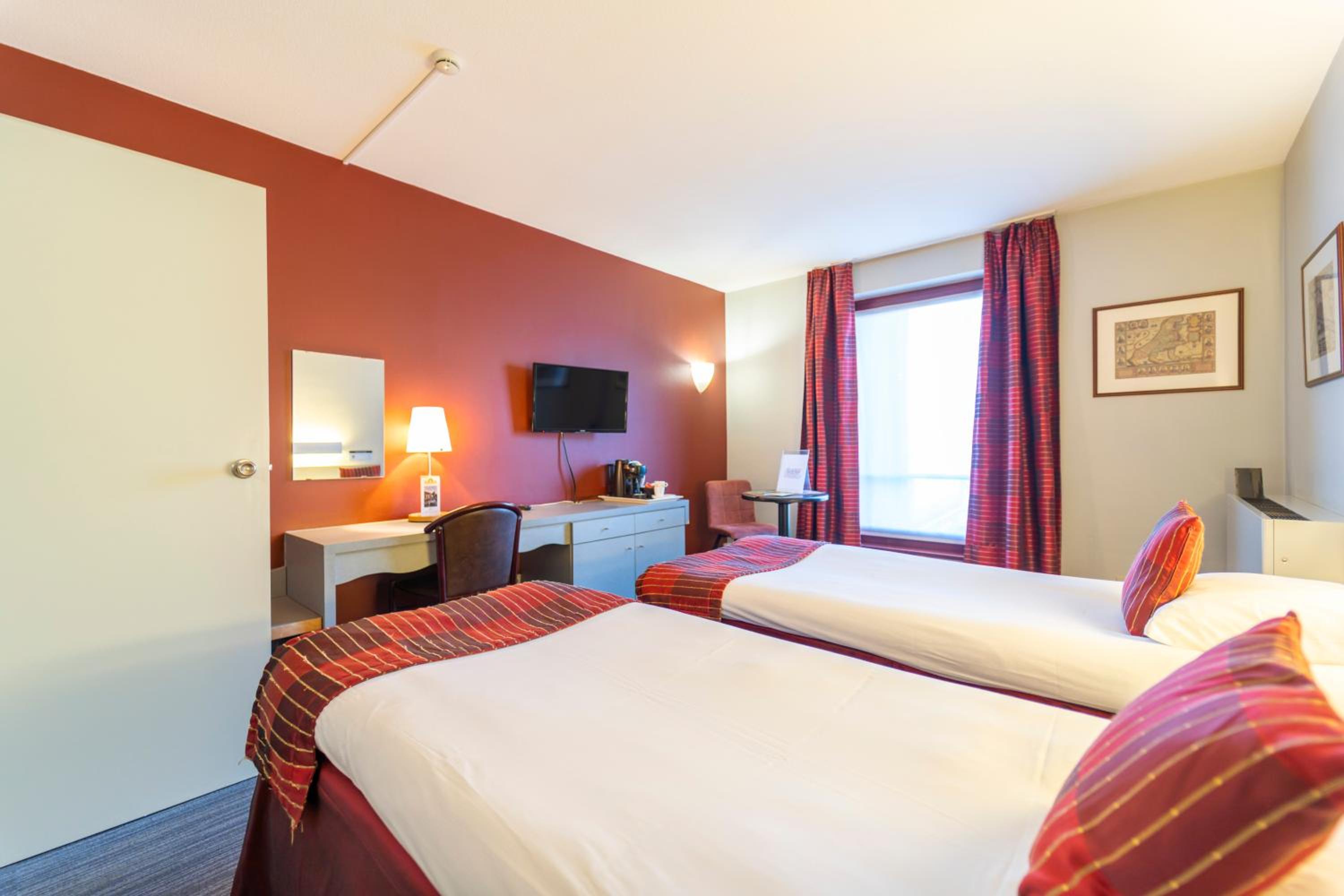 Standard Double or Twin Room photo 3