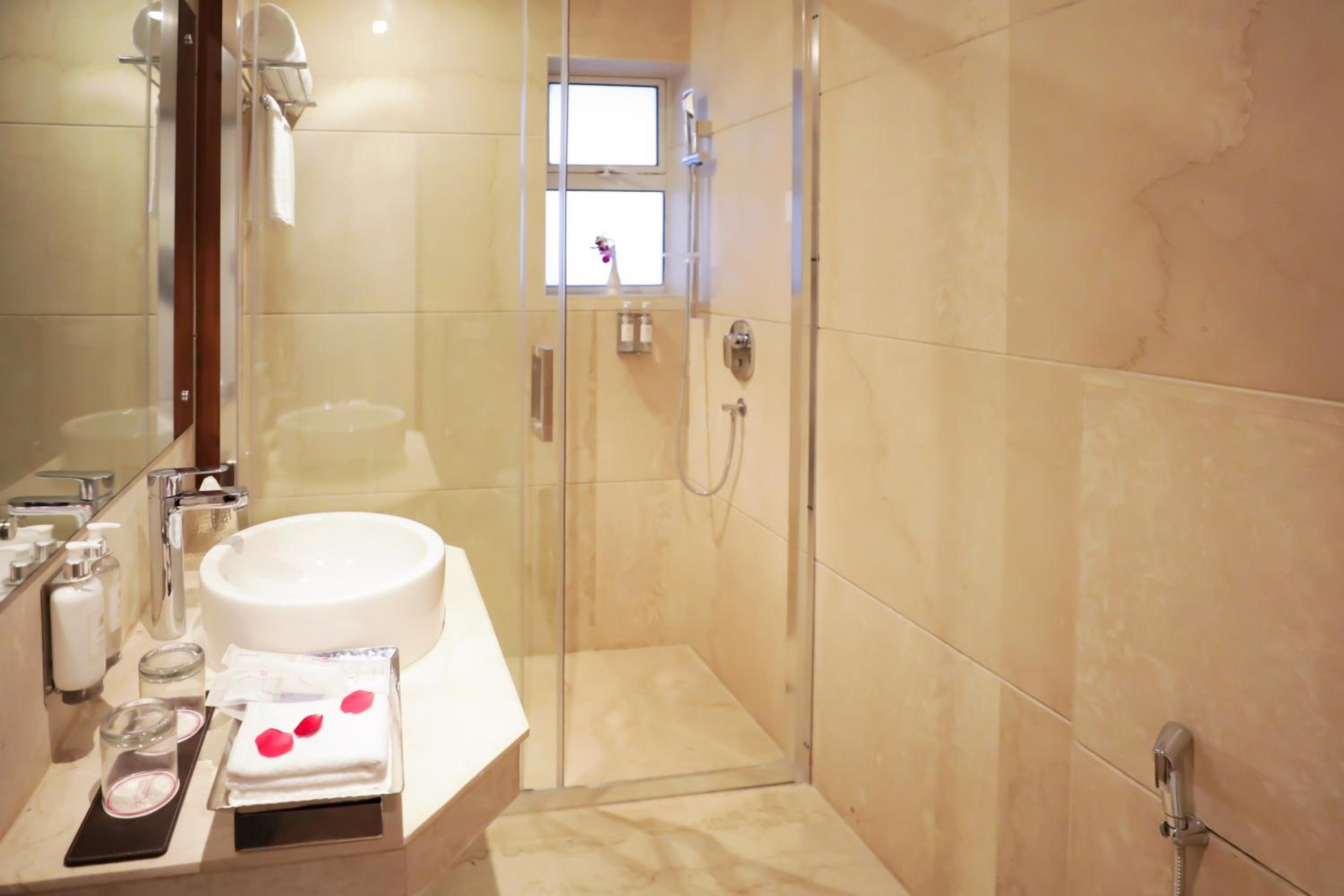 Premium Suite with Terrace - Photo 11