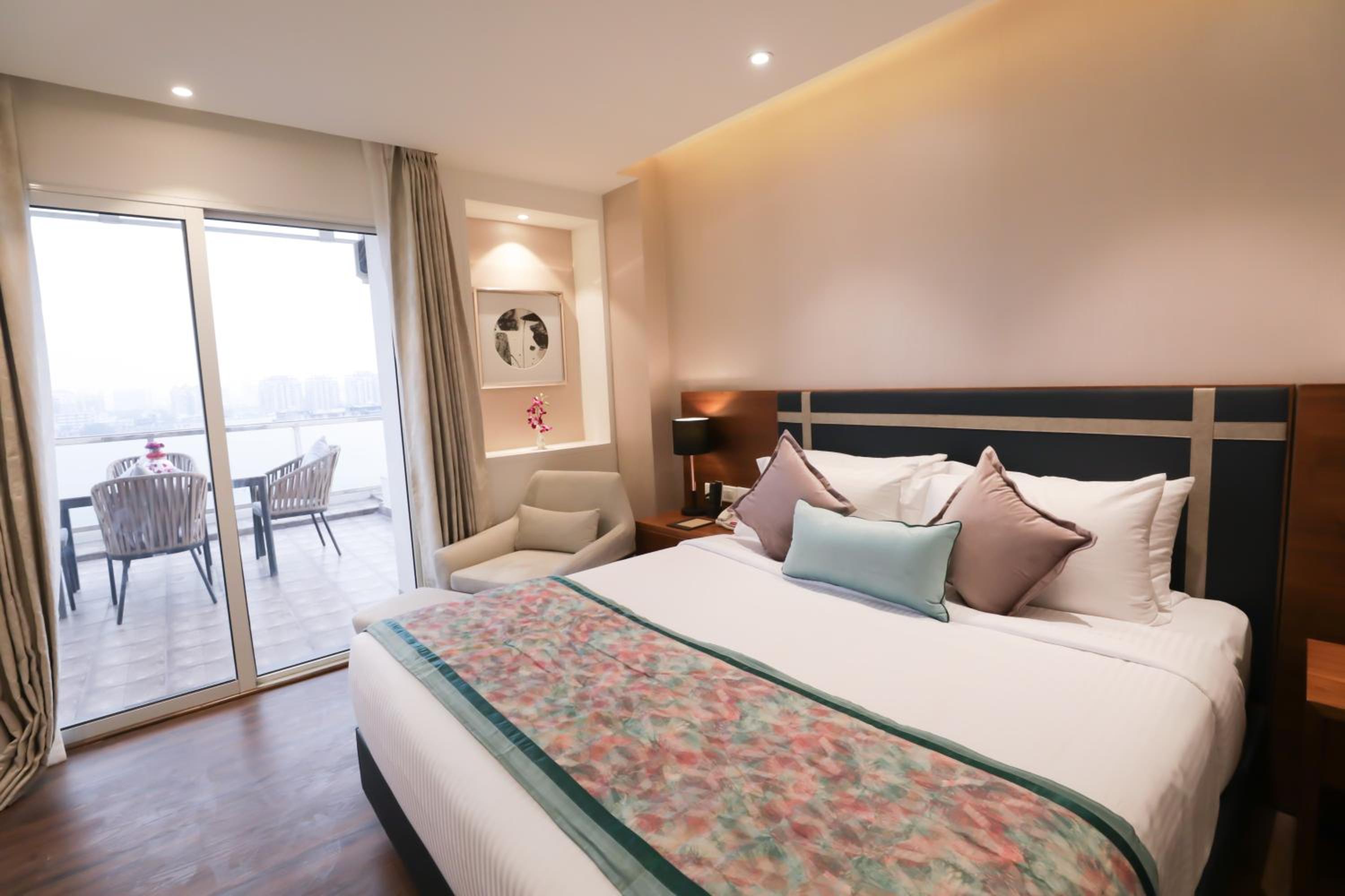 Premium Suite with Terrace - Photo 6