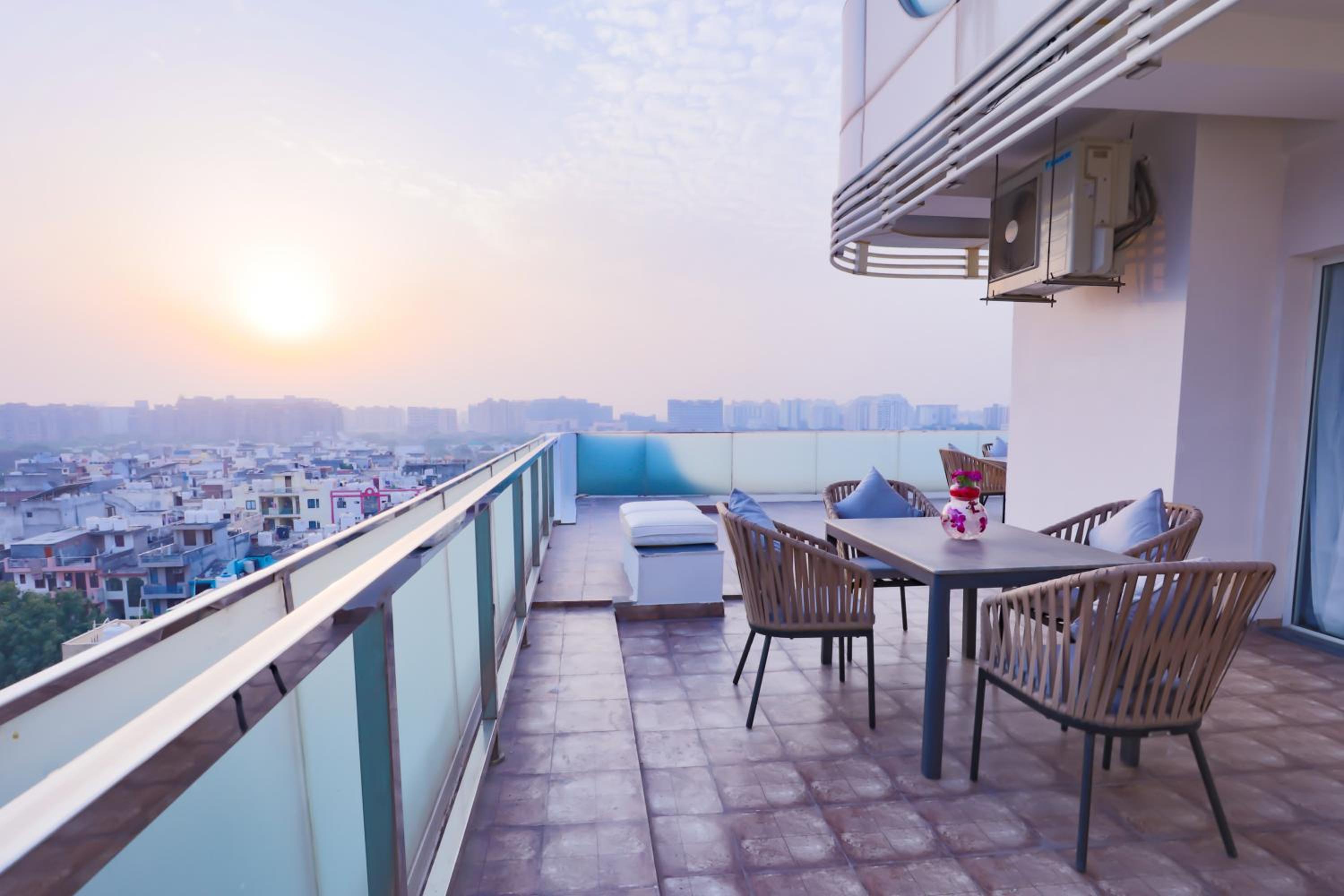 Premium Suite with Terrace - Photo 4