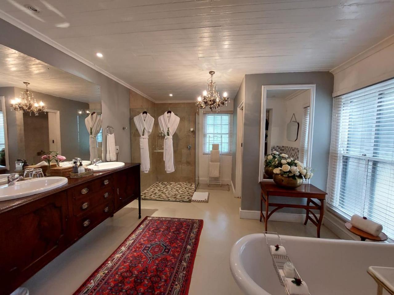 Superior Suite 8 - Photo 8