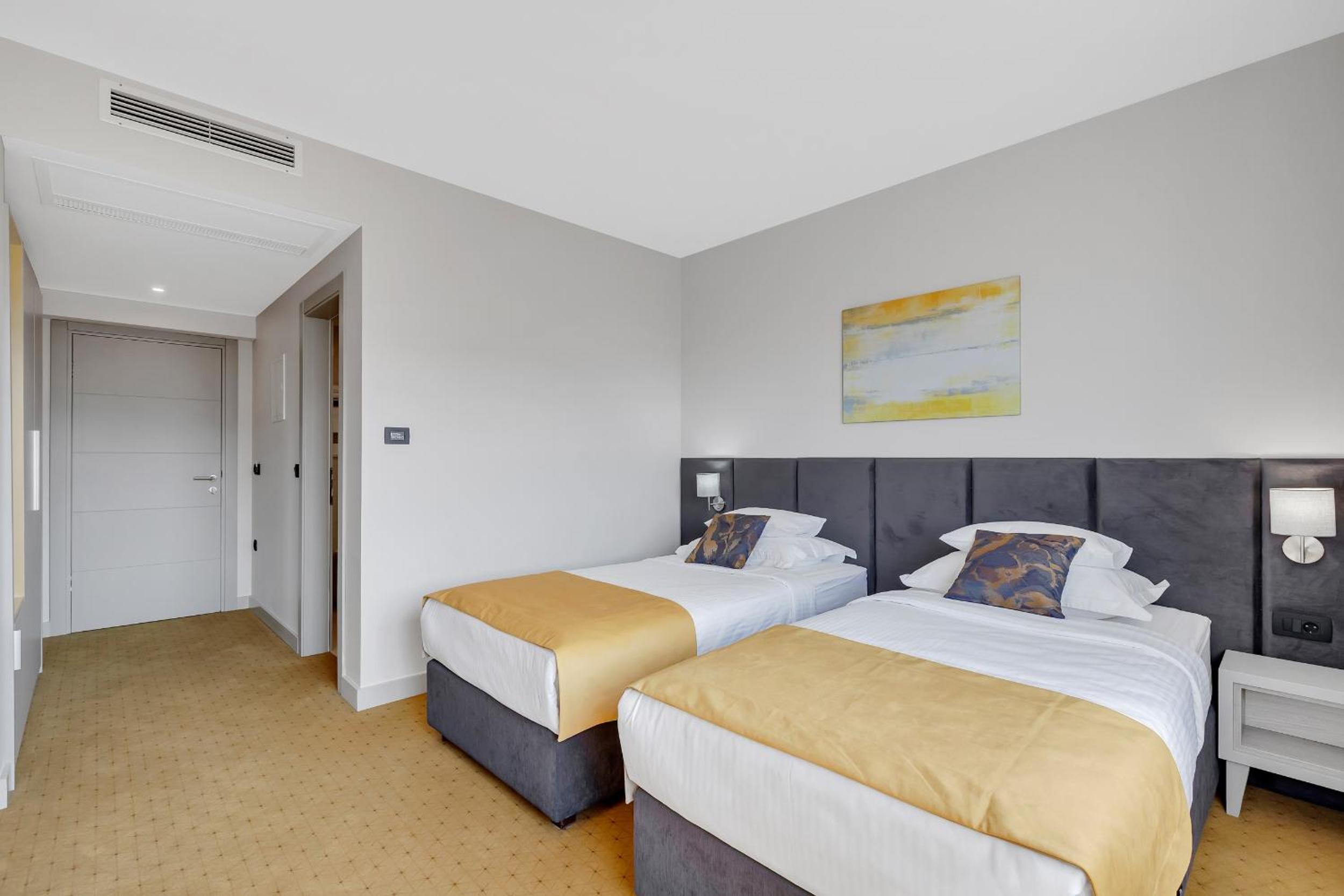 Standard Twin Room photo 3