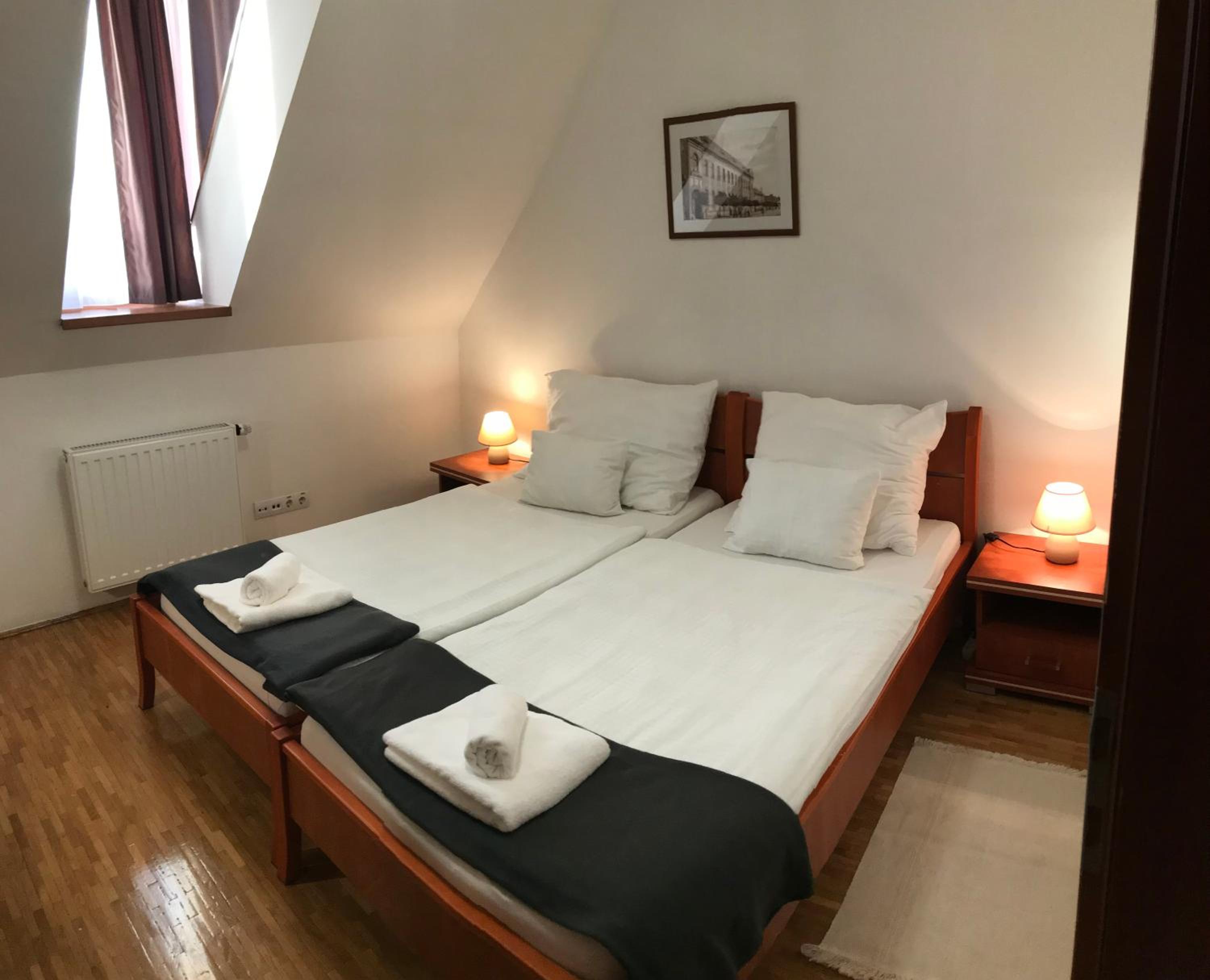 Double or Twin Room with Private Bathroom photo 3