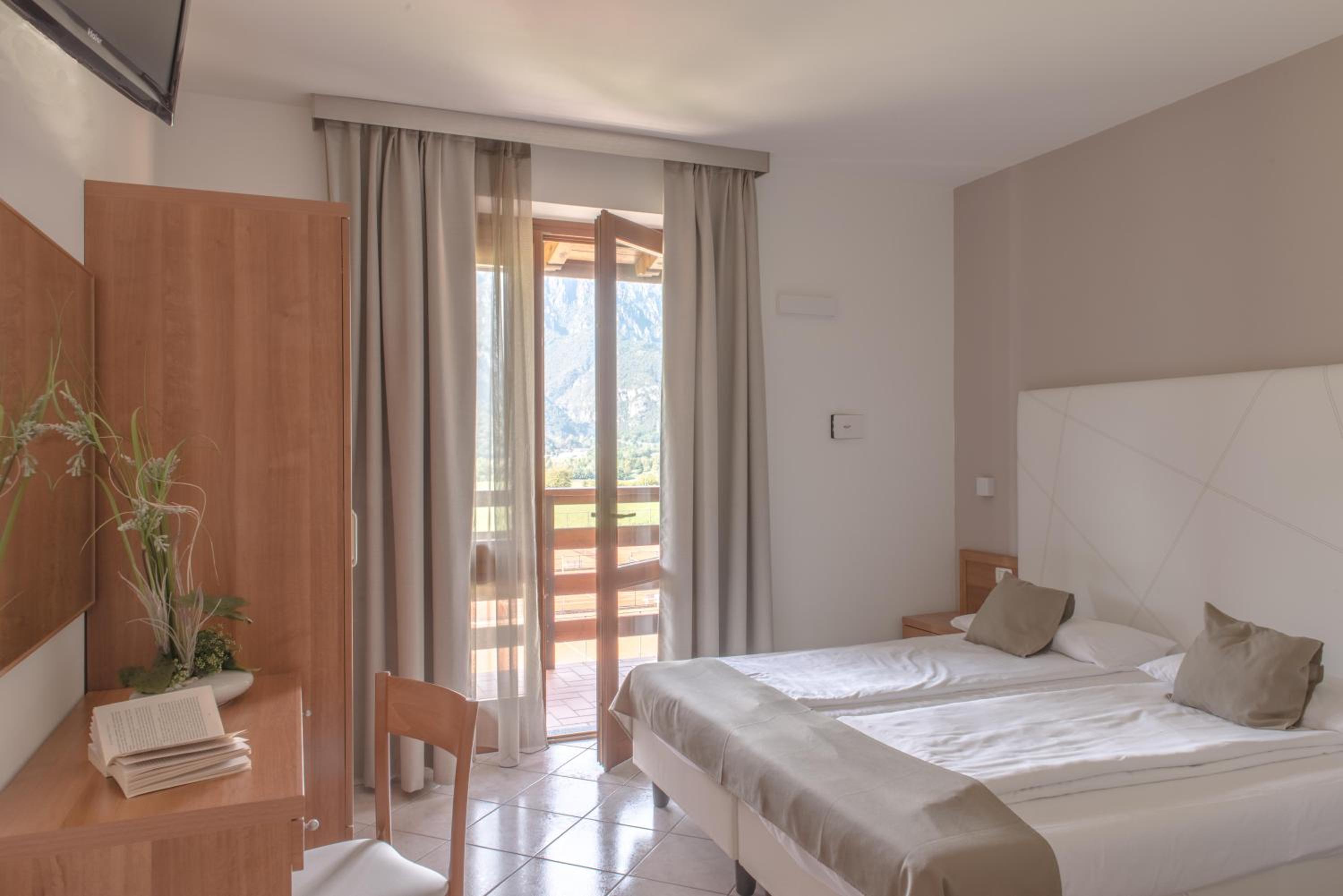 Double or Twin Room with Mountain View - Photo 1
