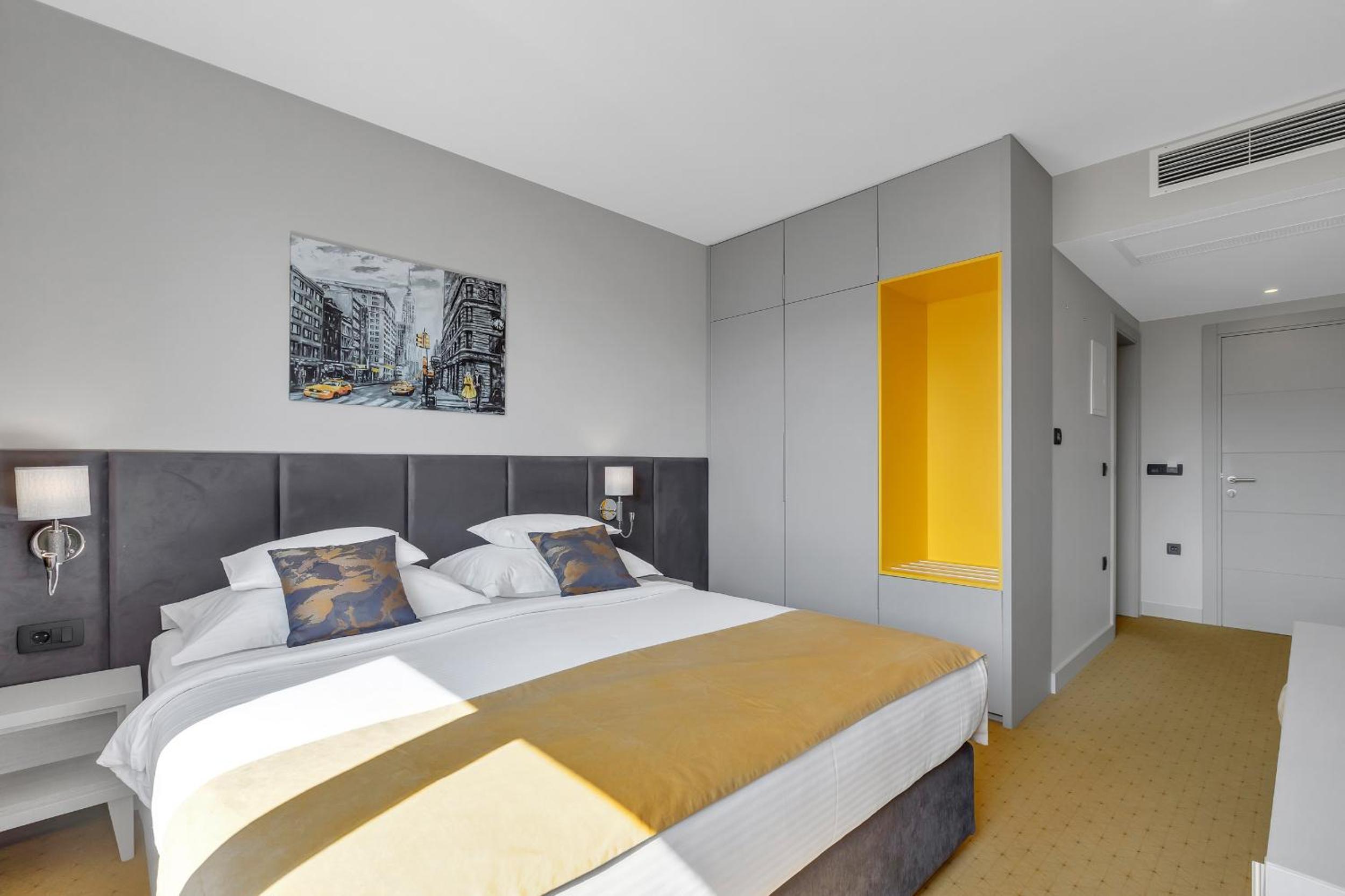 Deluxe King Room photo 2