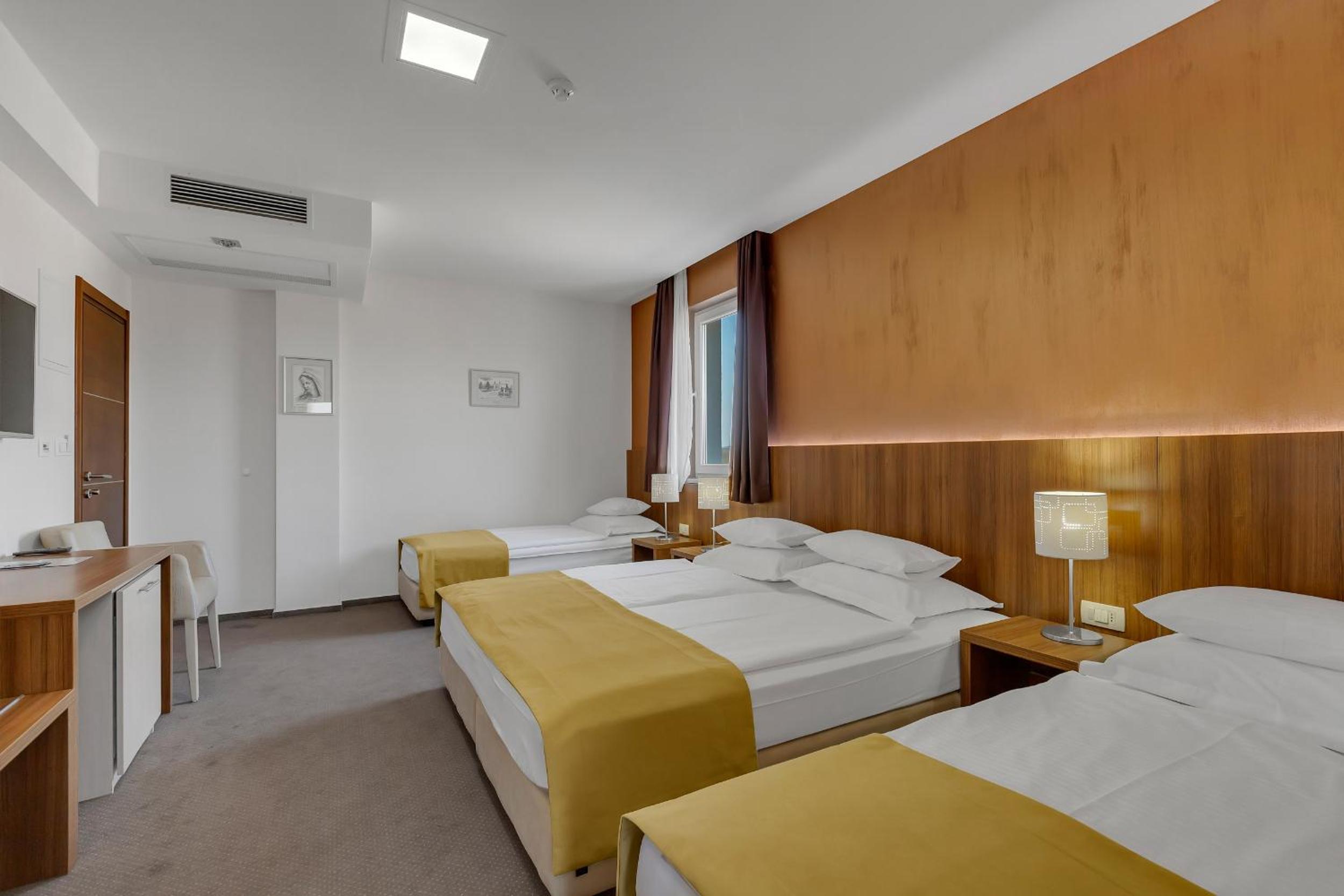 Standard Quadruple Room photo 2