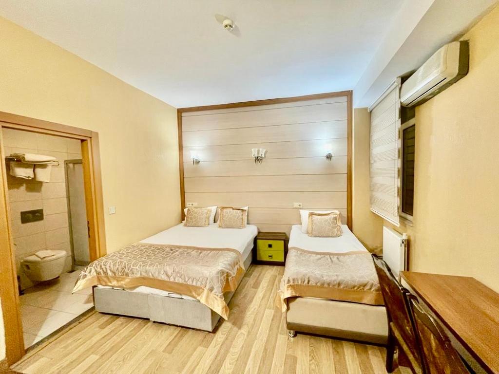 Economy Triple Room photo 1