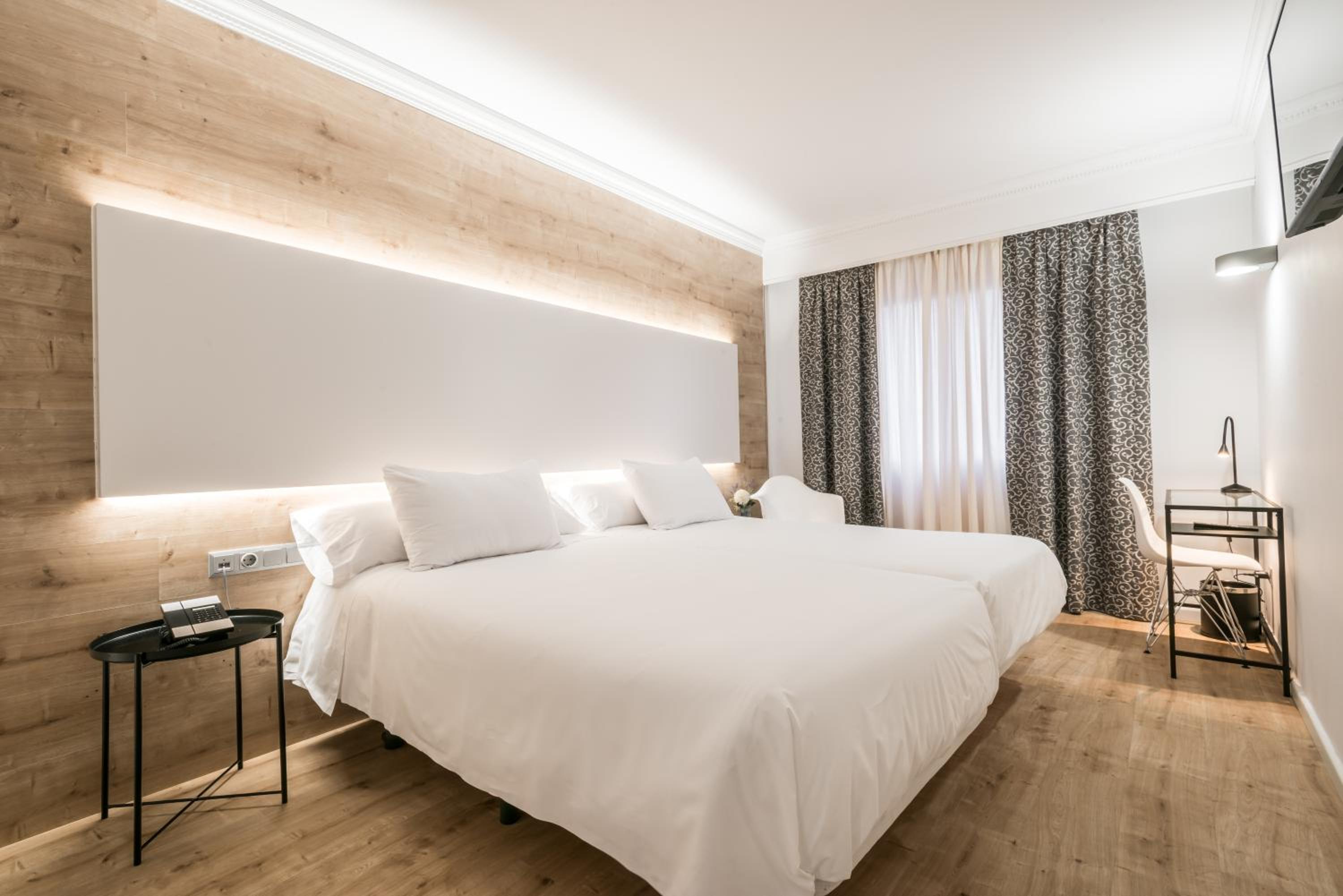Double Room (1 Adult)