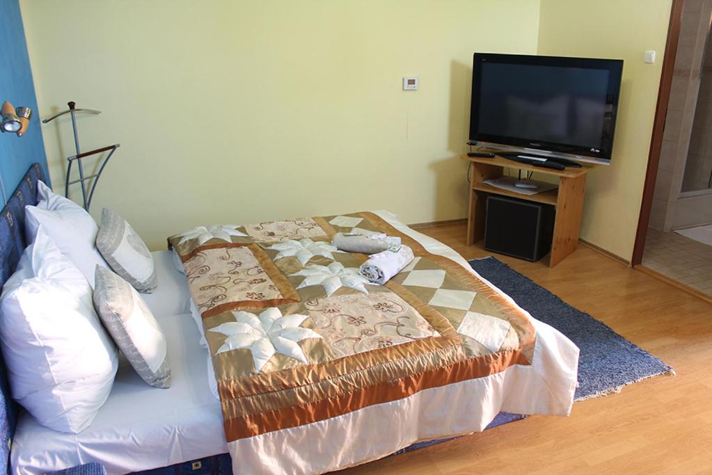Double Room with Private Bathroom photo 2