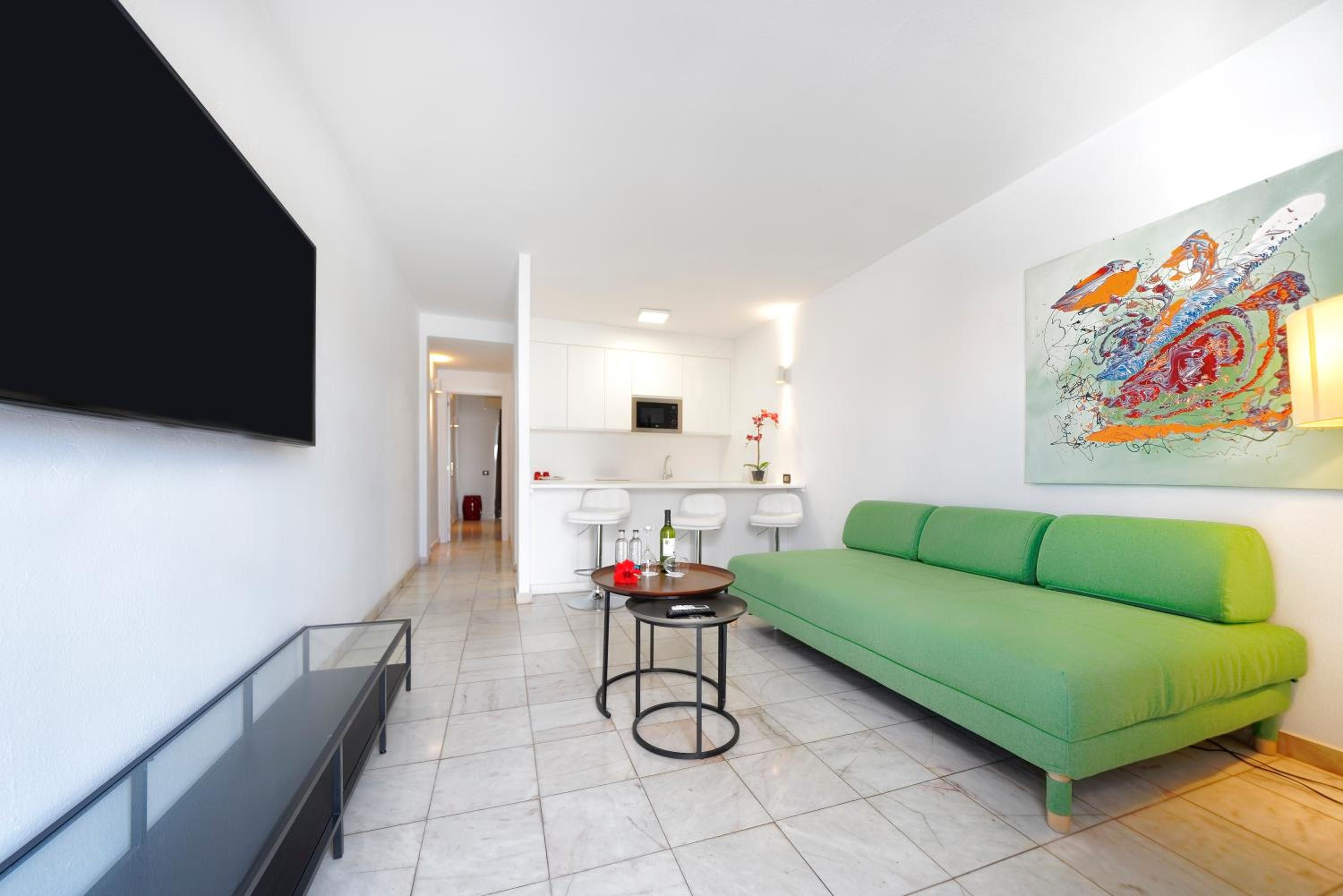 One-Bedroom Apartment photo 2