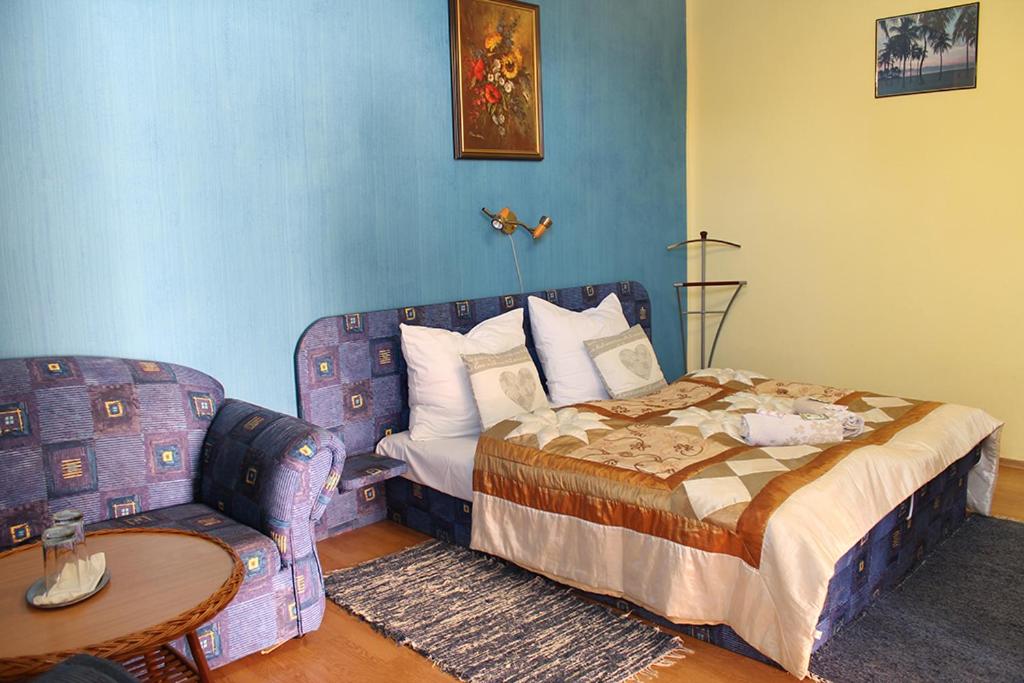 Double Room with Private Bathroom photo 3