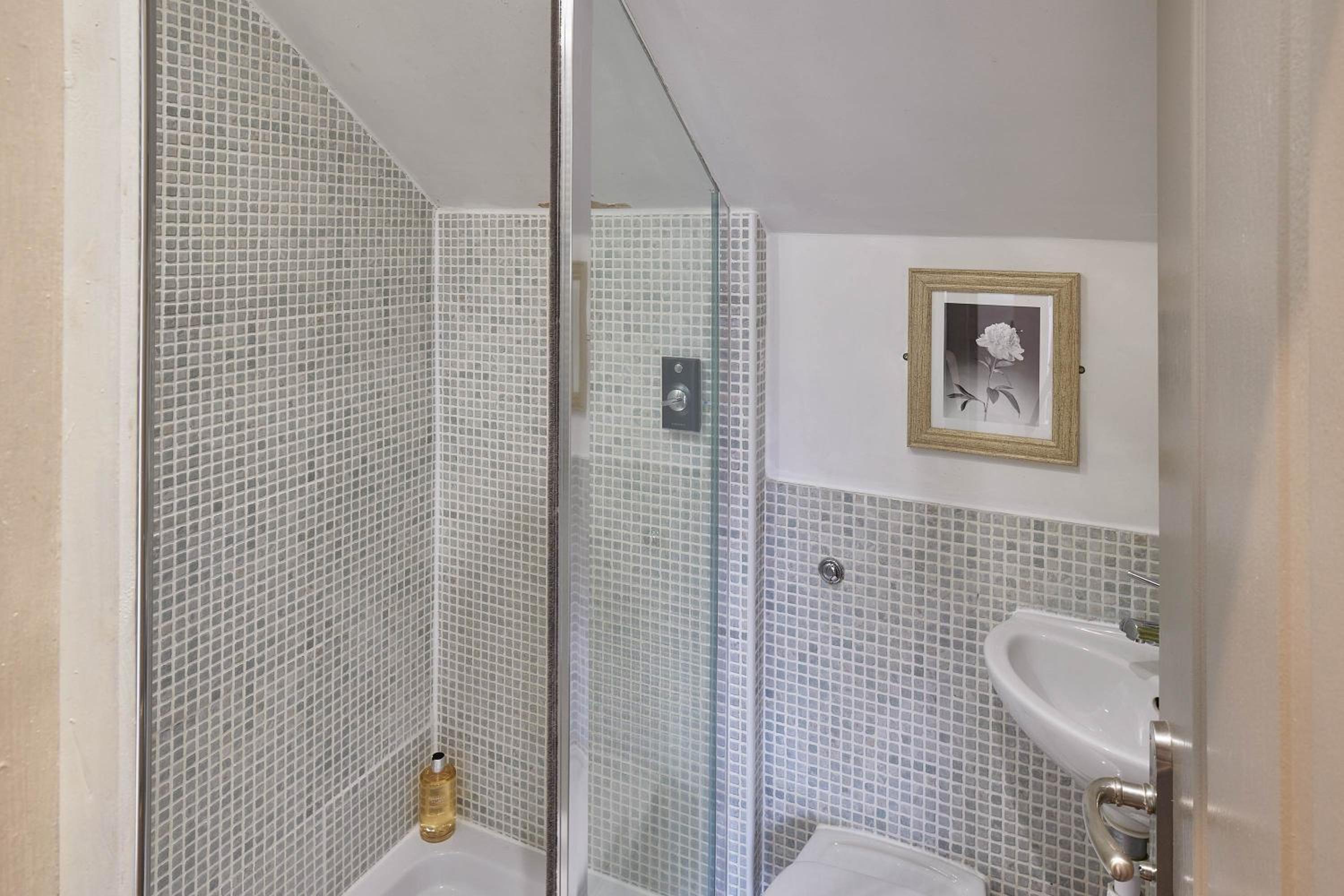 Two-Bedroom Apartment - Photo 6