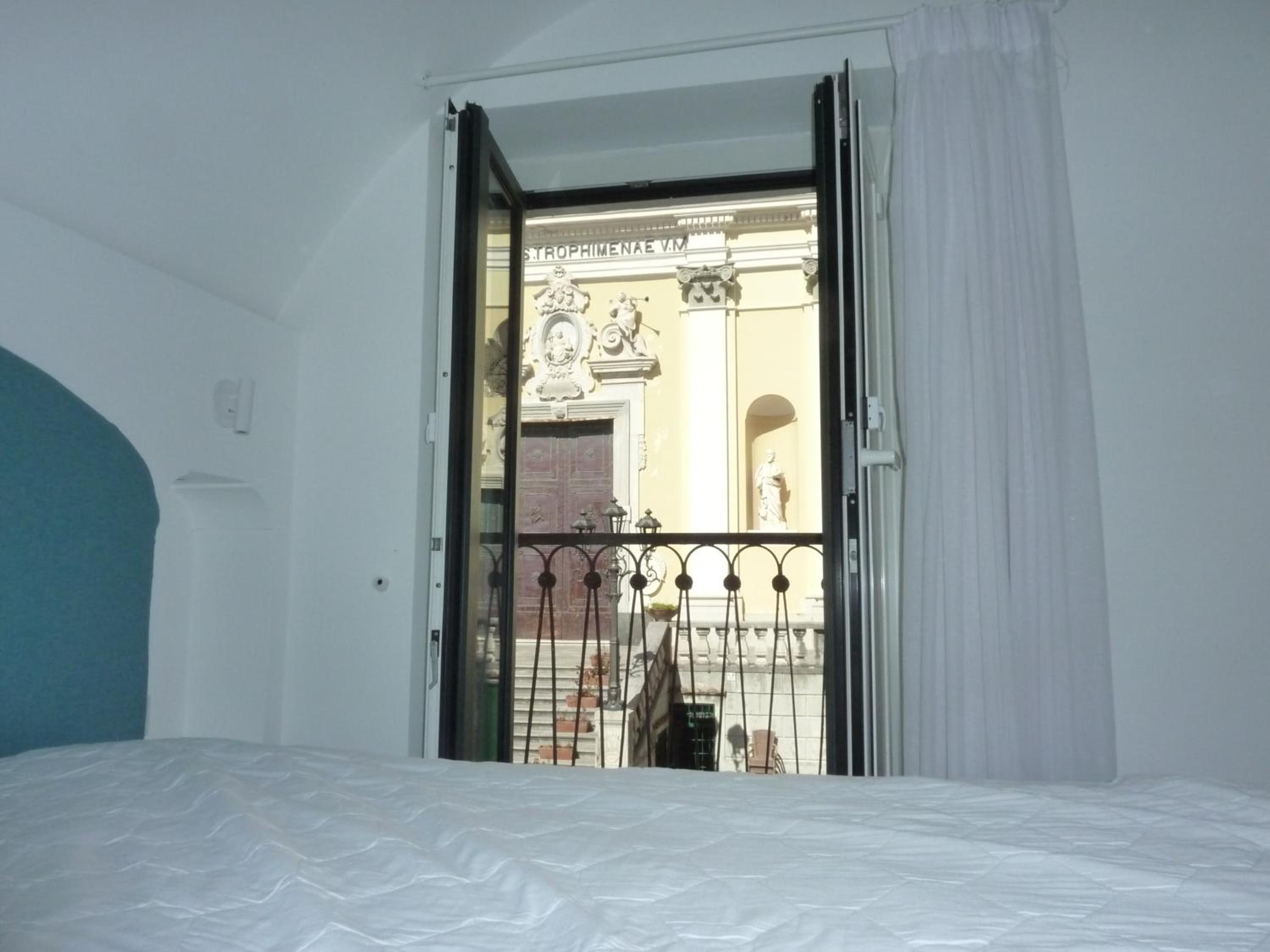 One-Bedroom House - Photo 6