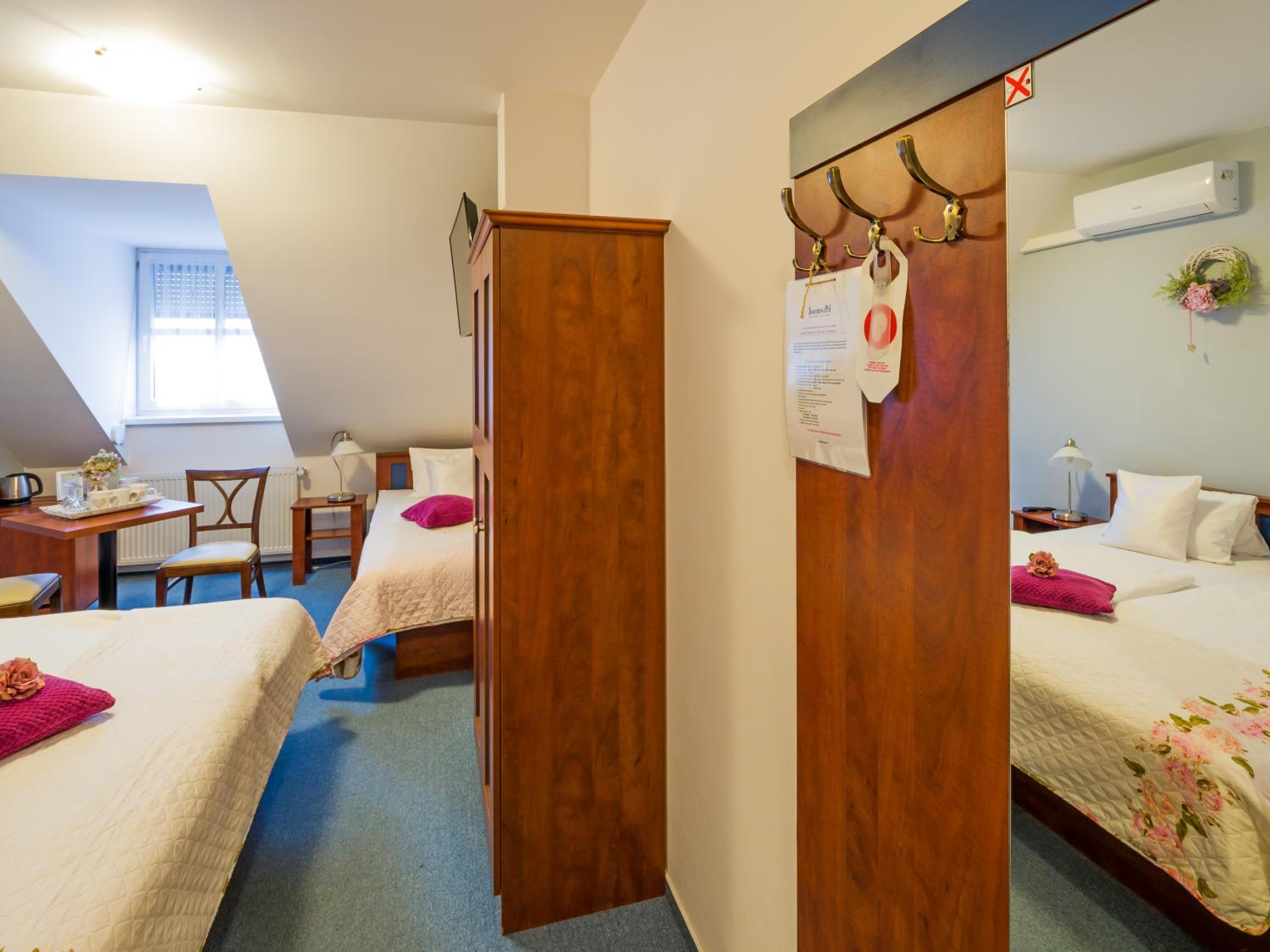 Standard Triple Room photo 2