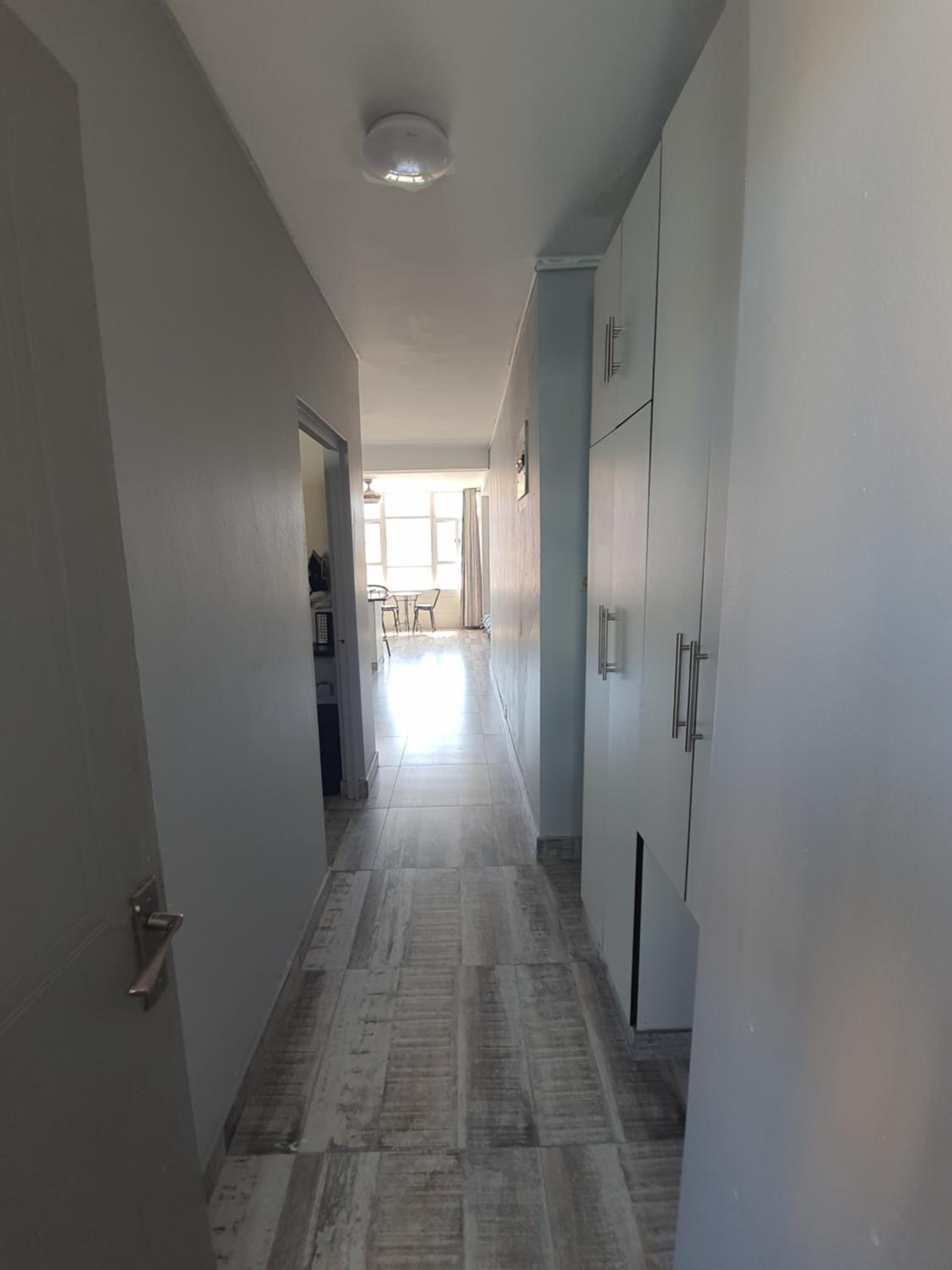 One-Bedroom Apartment - Photo 3