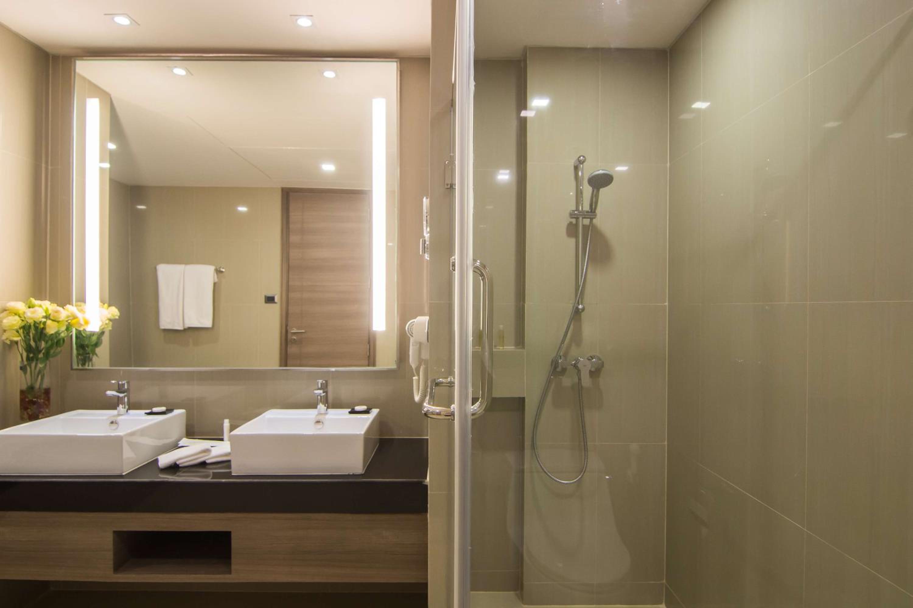 King Suite with City View - Non-Smoking photo 3
