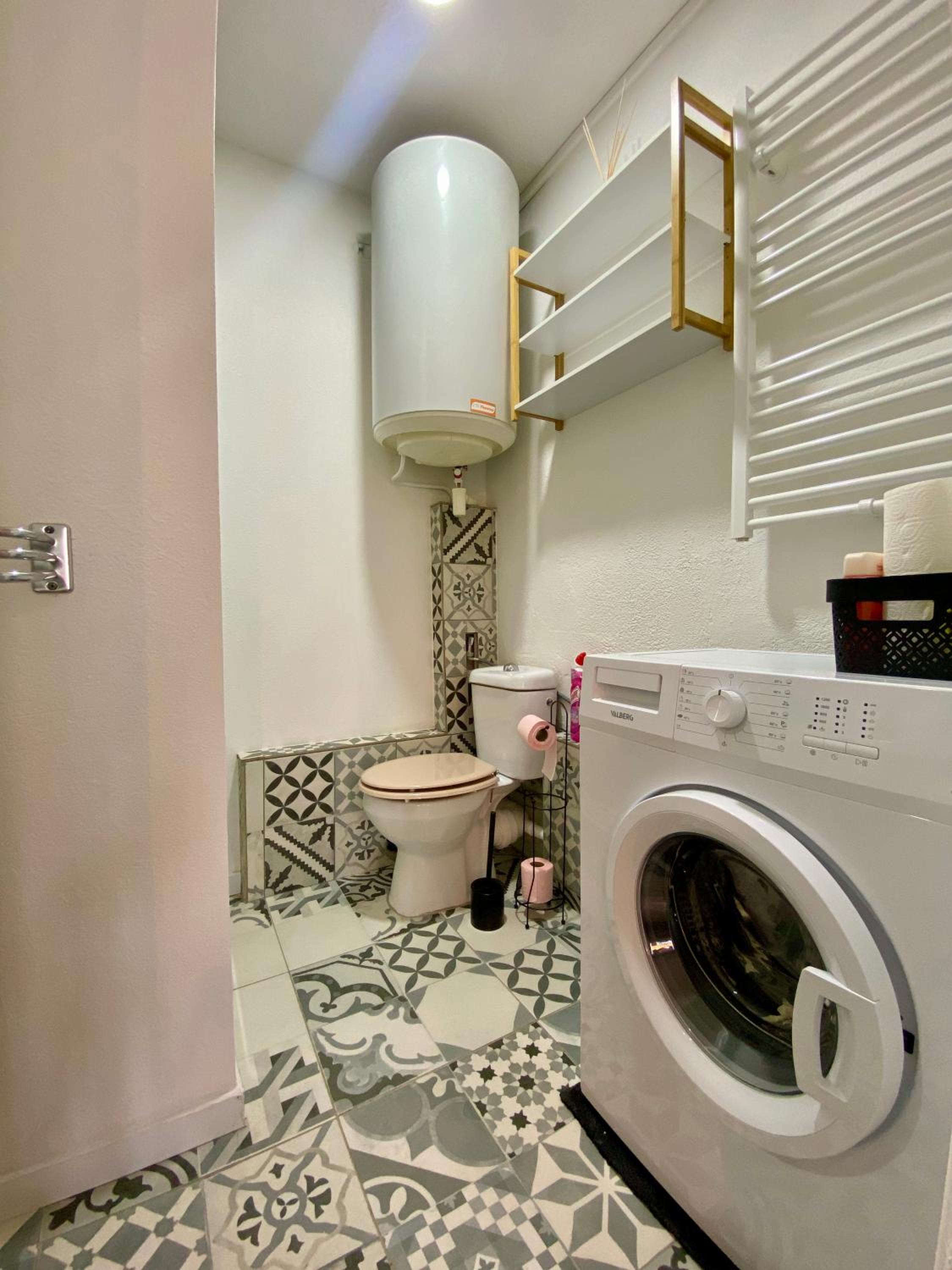 Apartment with Terrace - Photo 6