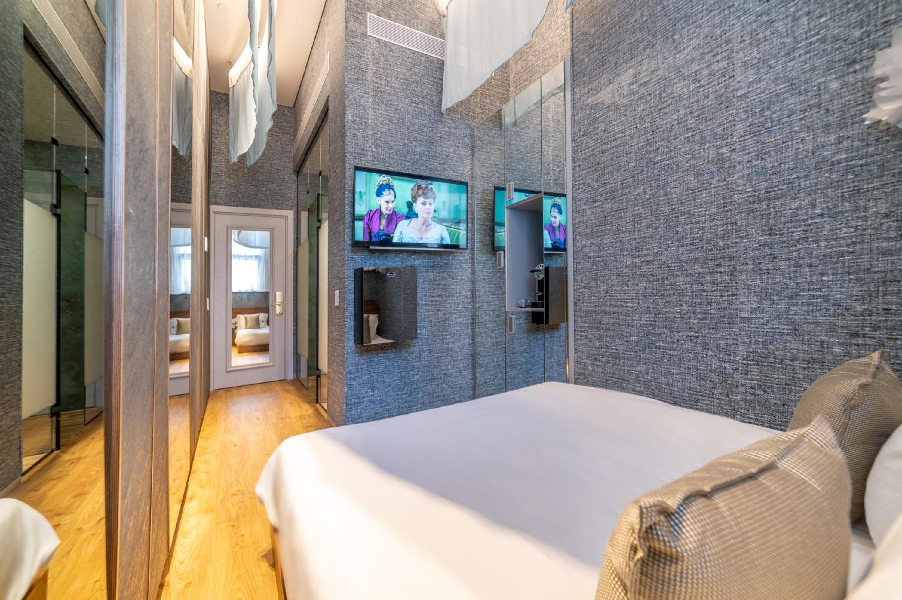 Small Modern Single Room photo 3