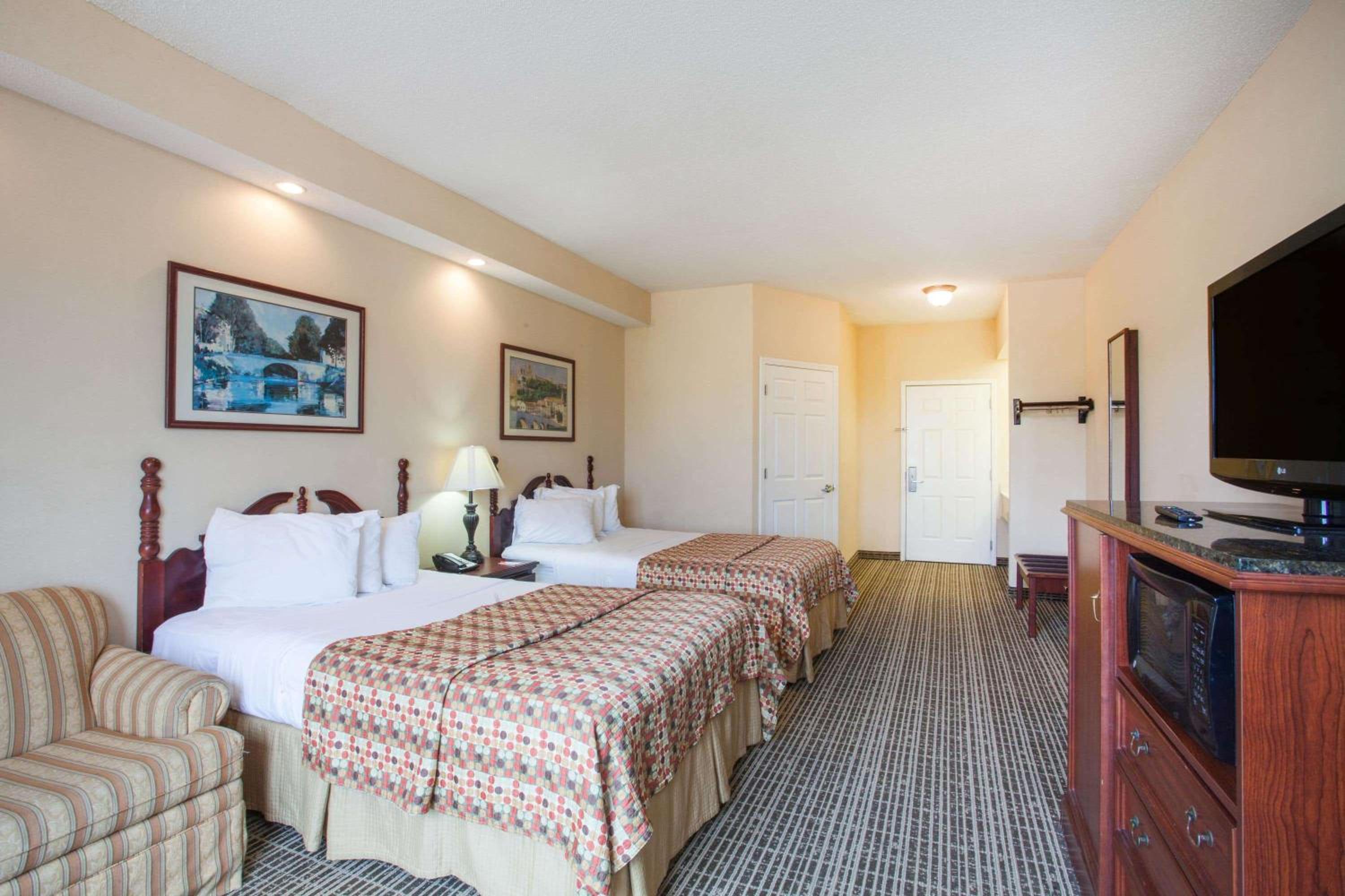 Double Room with Two Double Beds - Non-Smoking - Photo 3