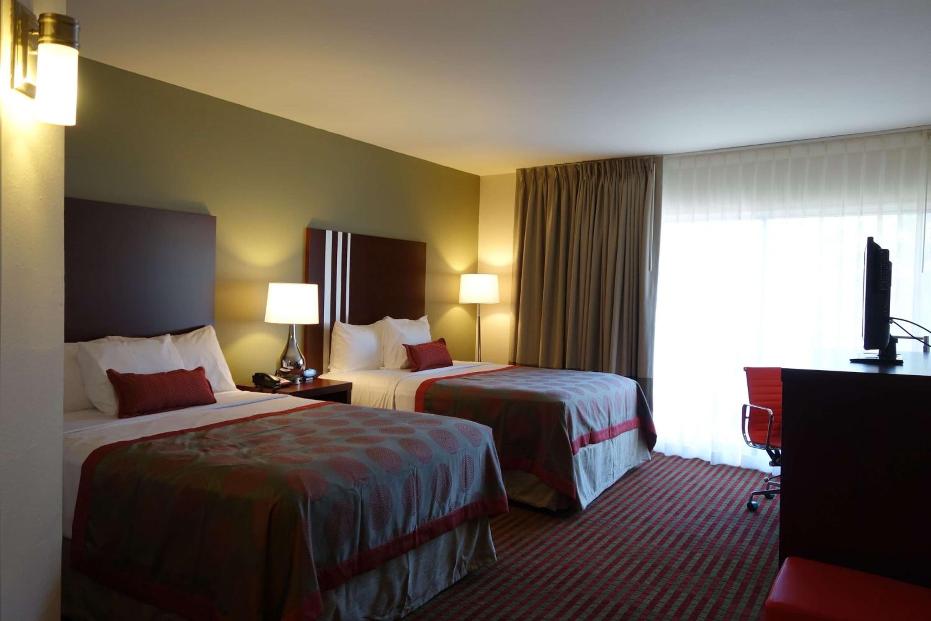 Queen Room with Two Queen Beds - Hearing Accessible - Photo 2