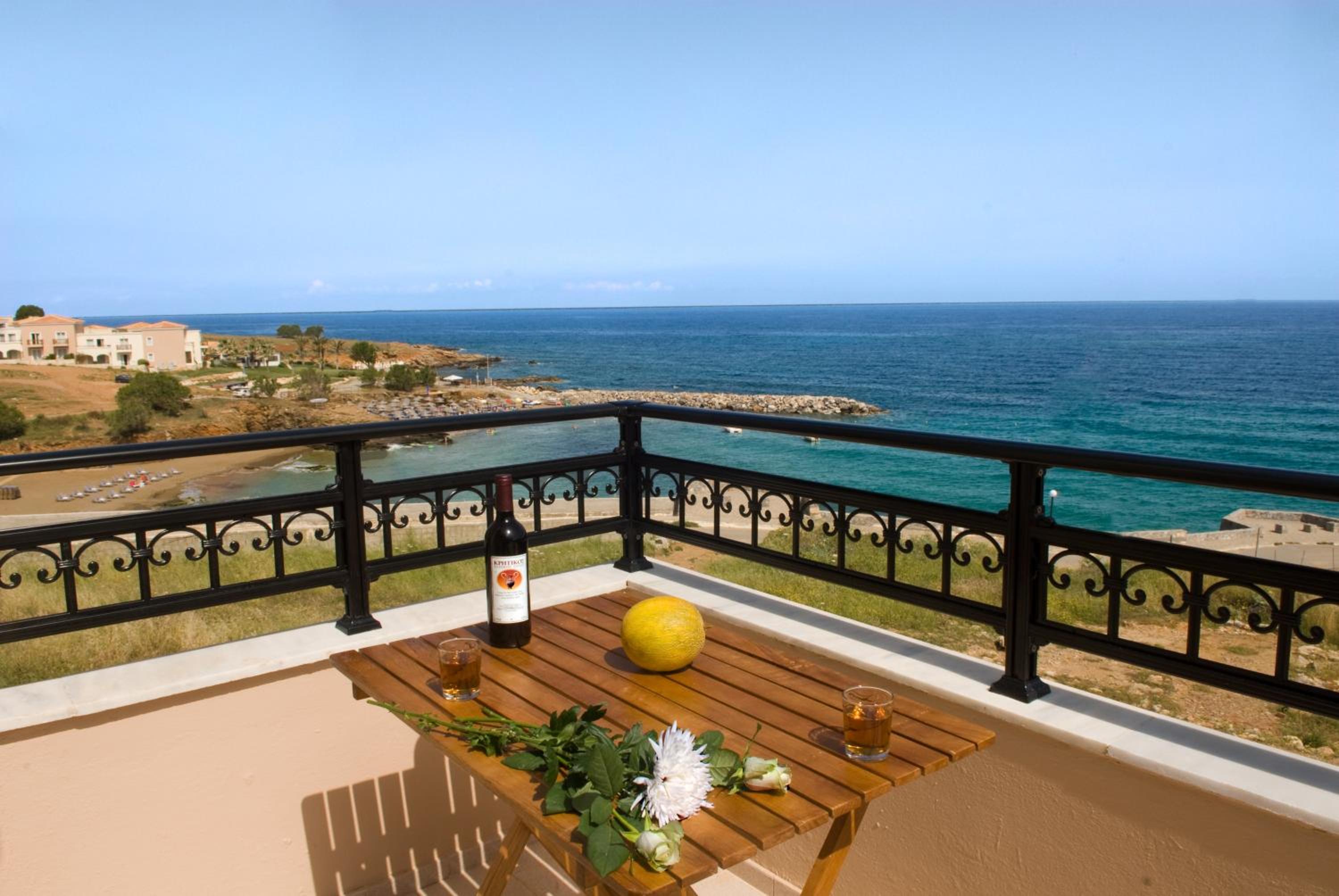 One Bedroom Apartment with Sea View photo 3