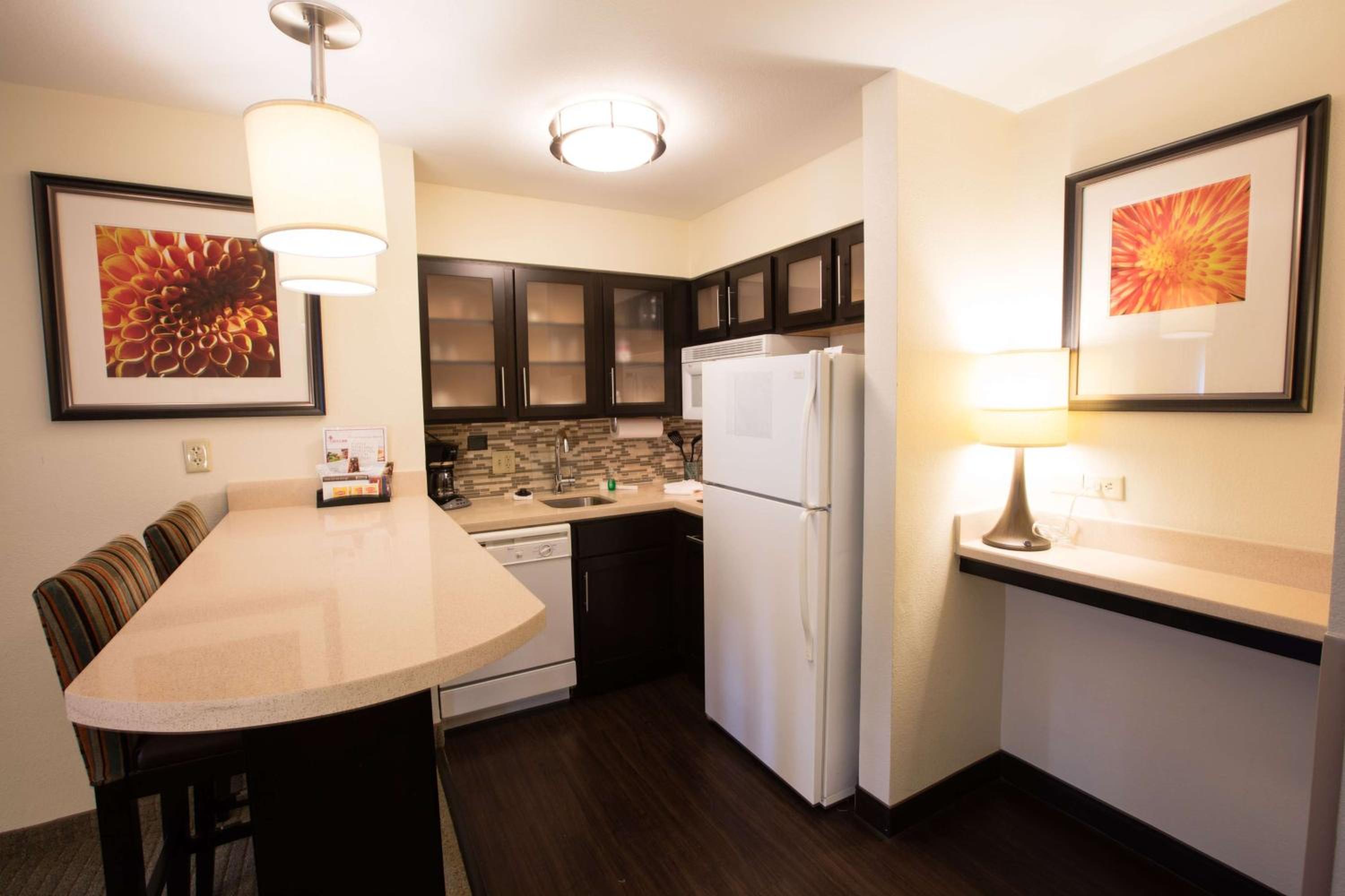 One-Bedroom Queen Suite - Photo 5