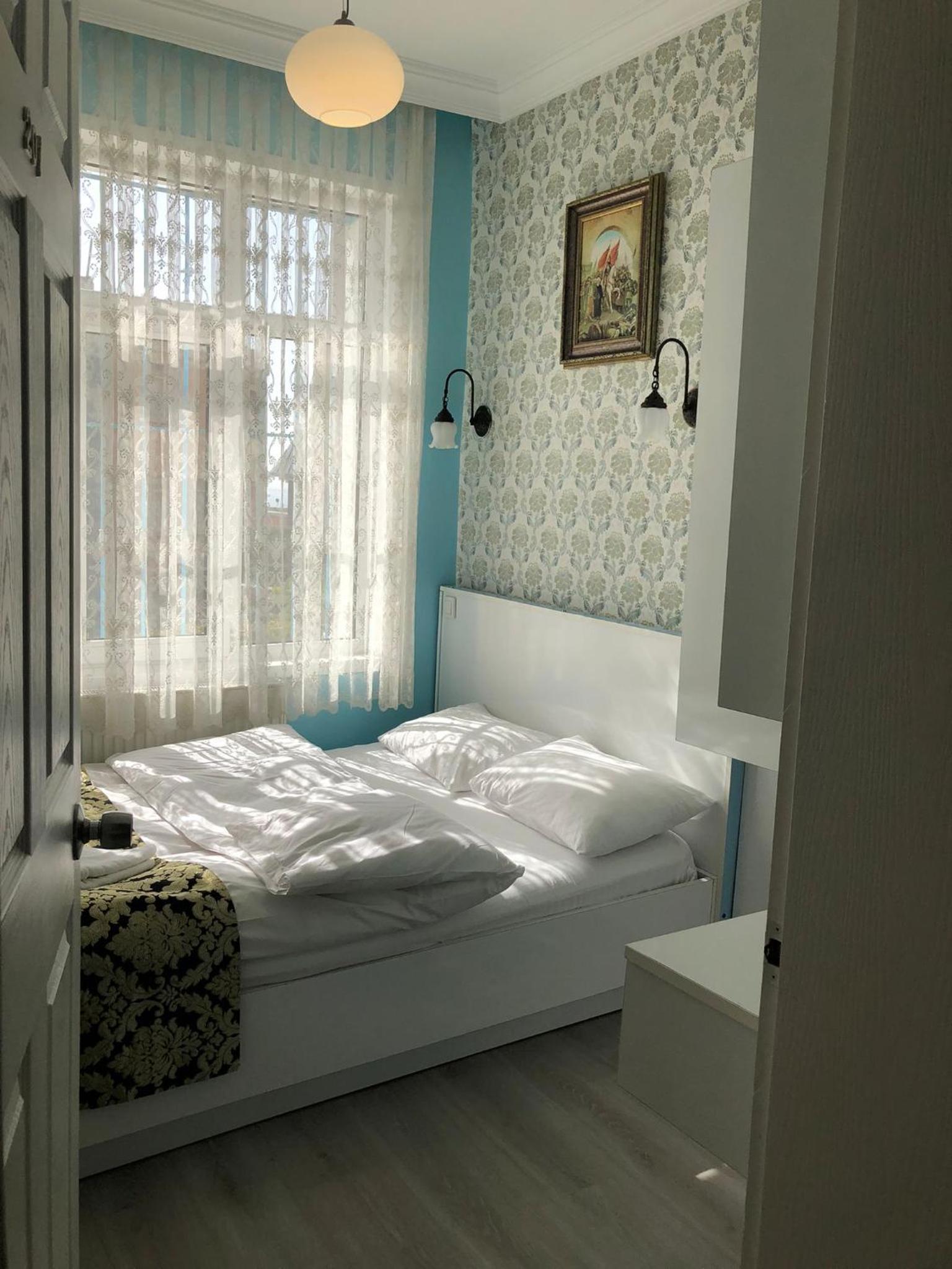 Double Room with Shared Bathroom photo 1