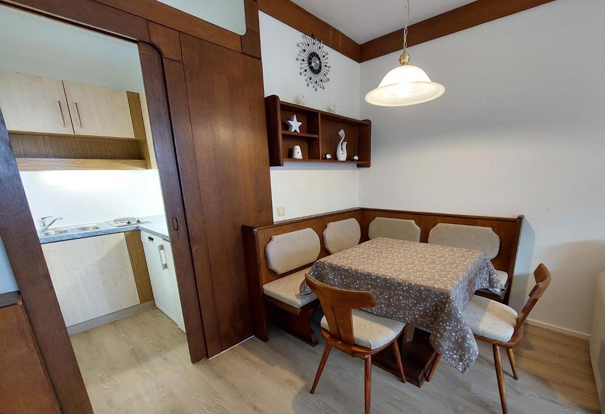 One-Bedroom Apartment photo 2