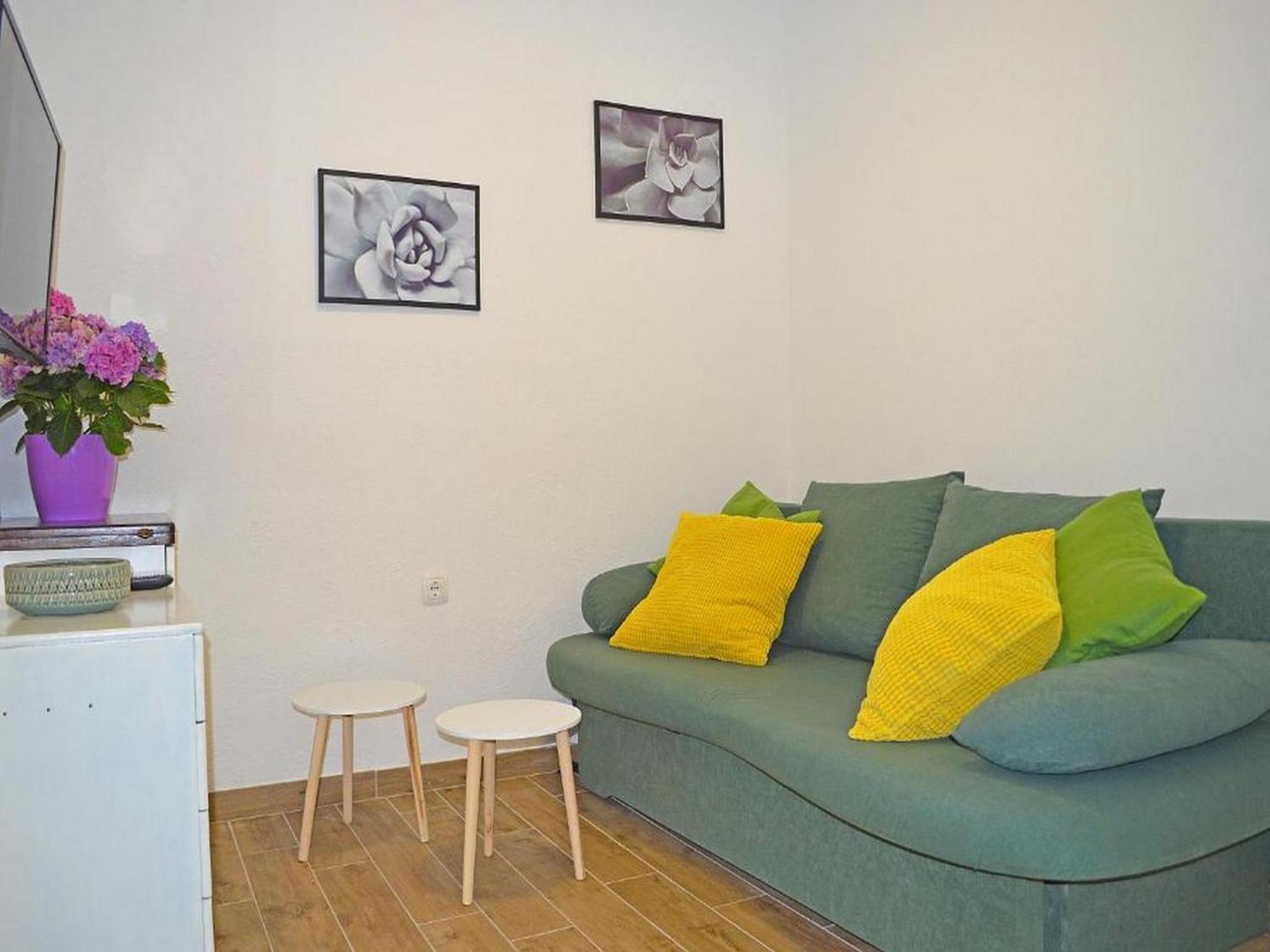 One Bedroom Apartment with Terrace and Garden View photo 2