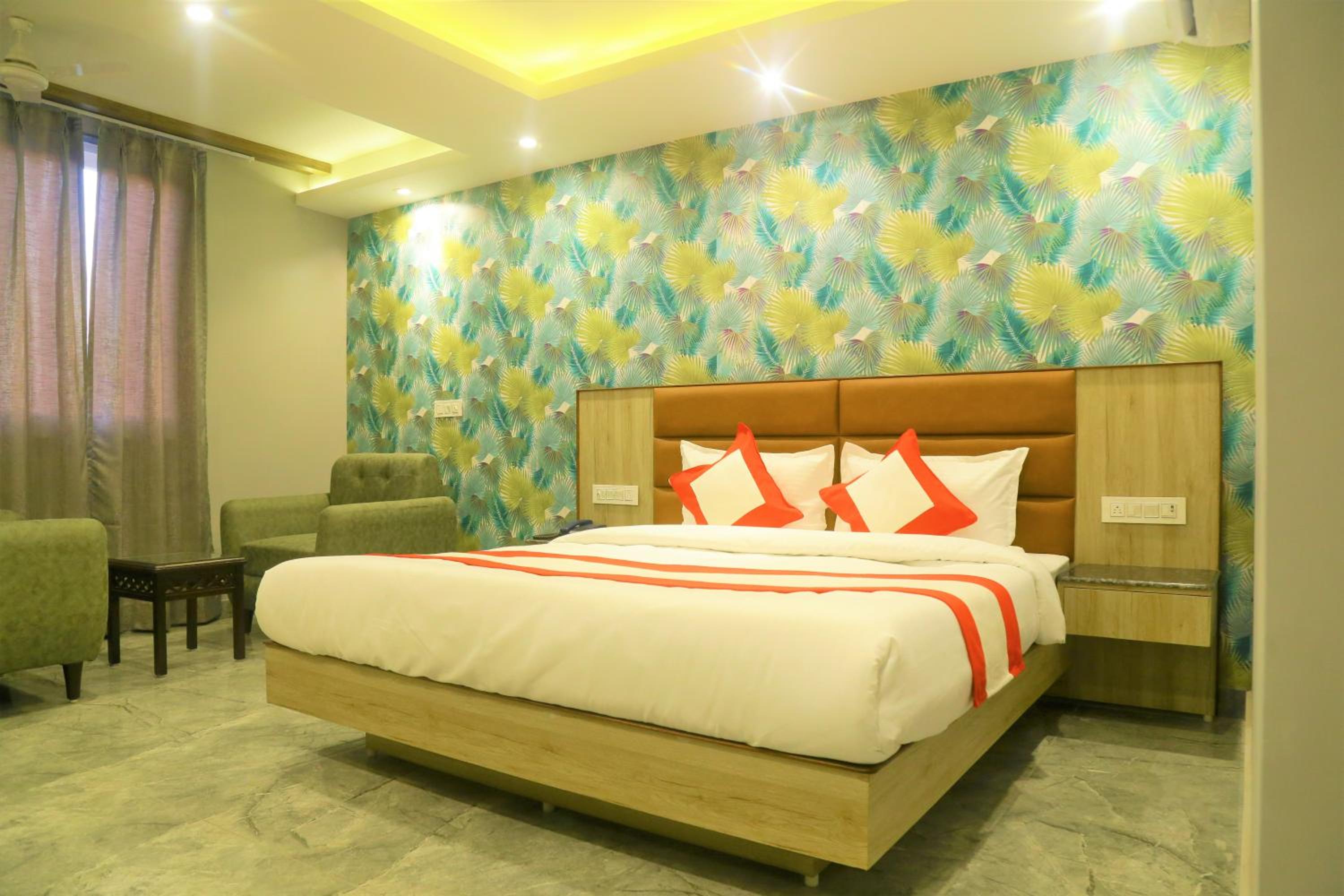 Large Double Room - Photo 3