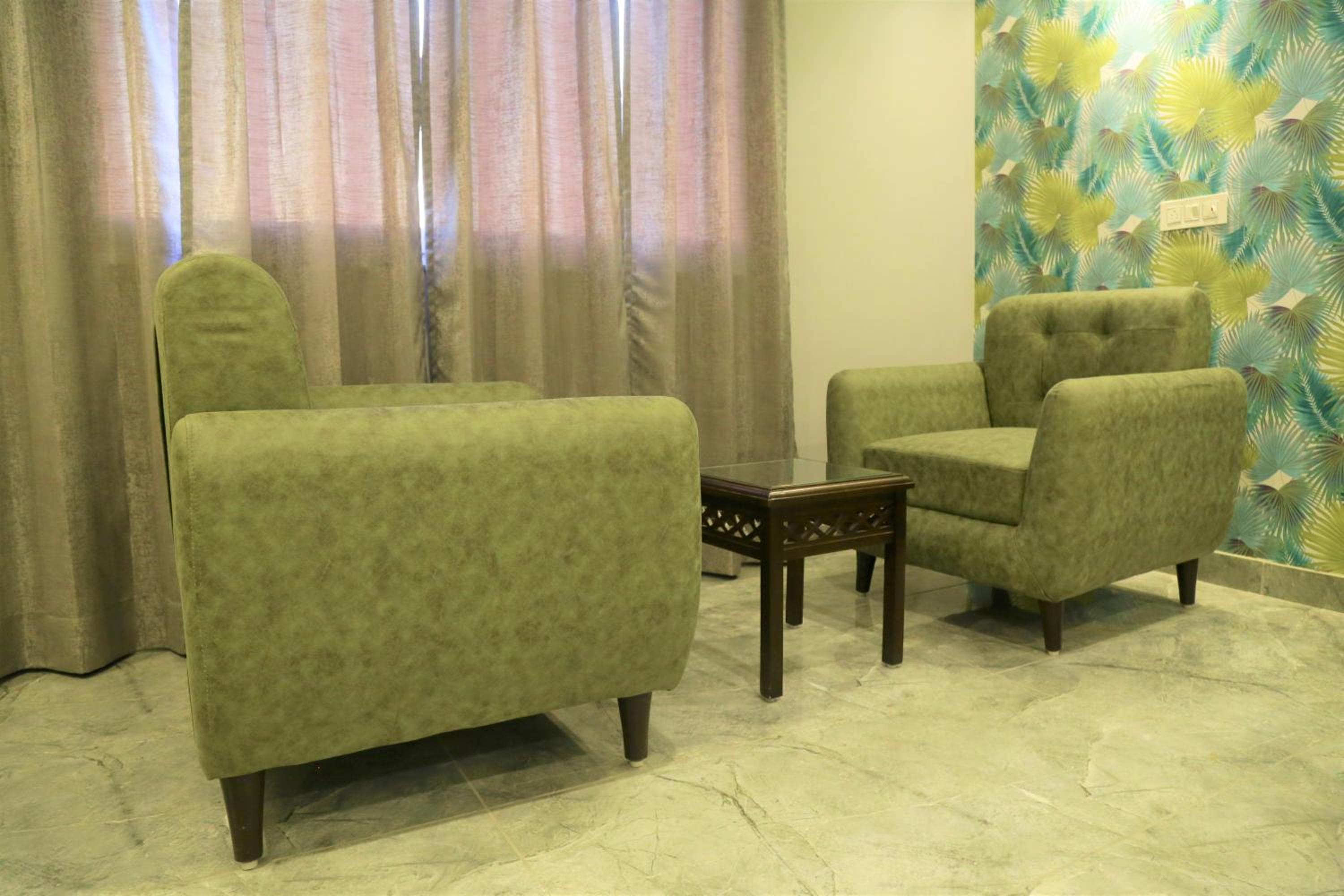 Large Double Room - Photo 2