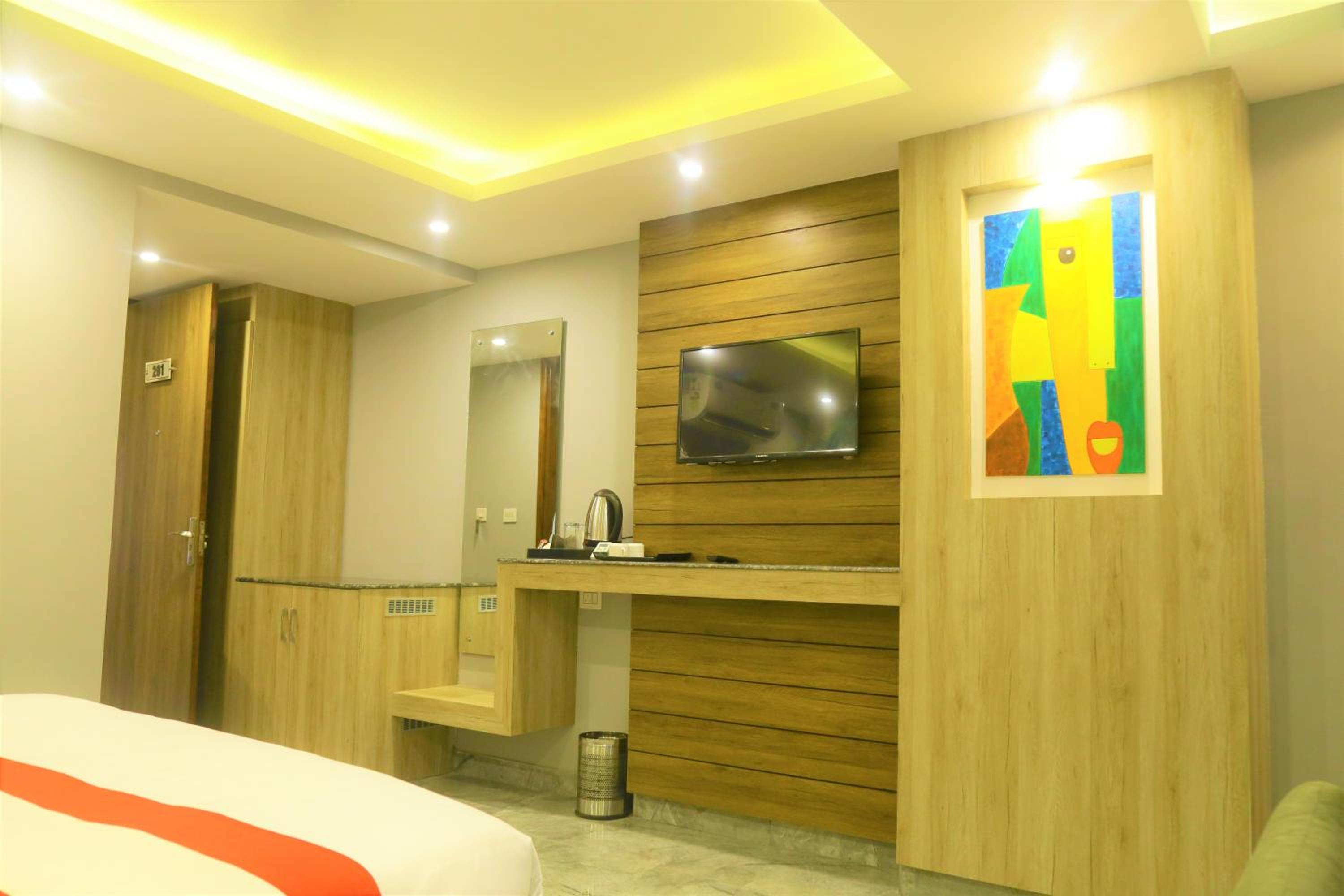 Large Double Room - Photo 1