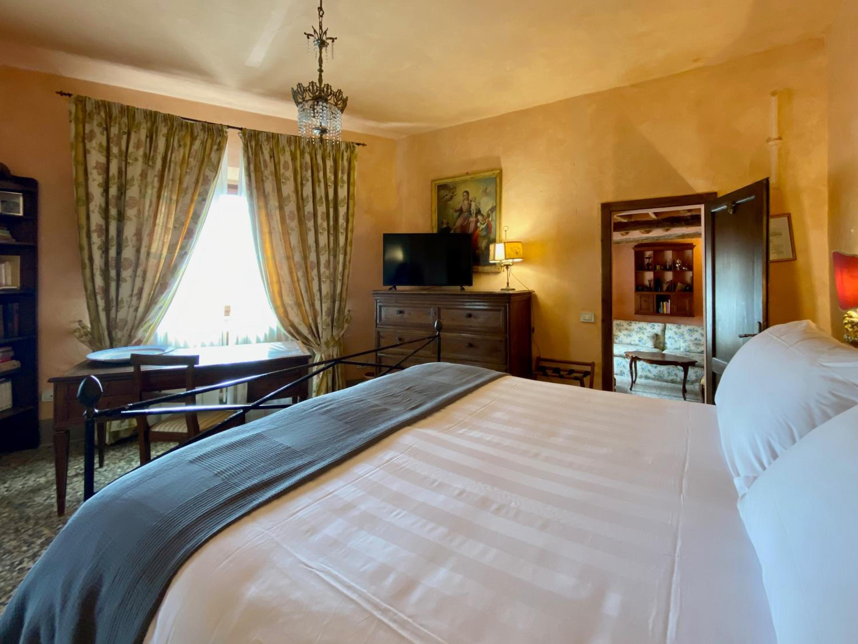 Suite - Photo 7