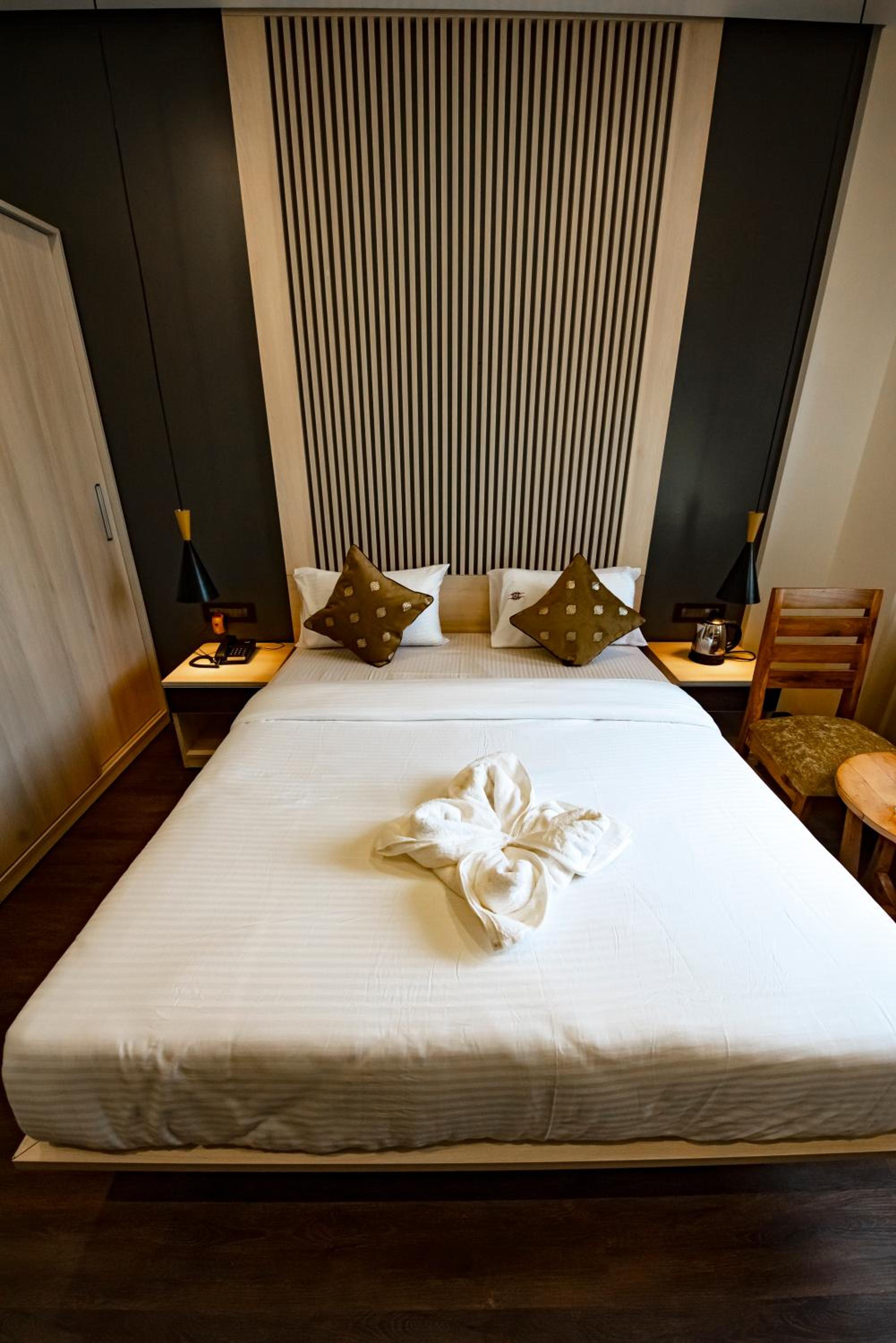 Deluxe Double Room (2 Adults + 1 Child)