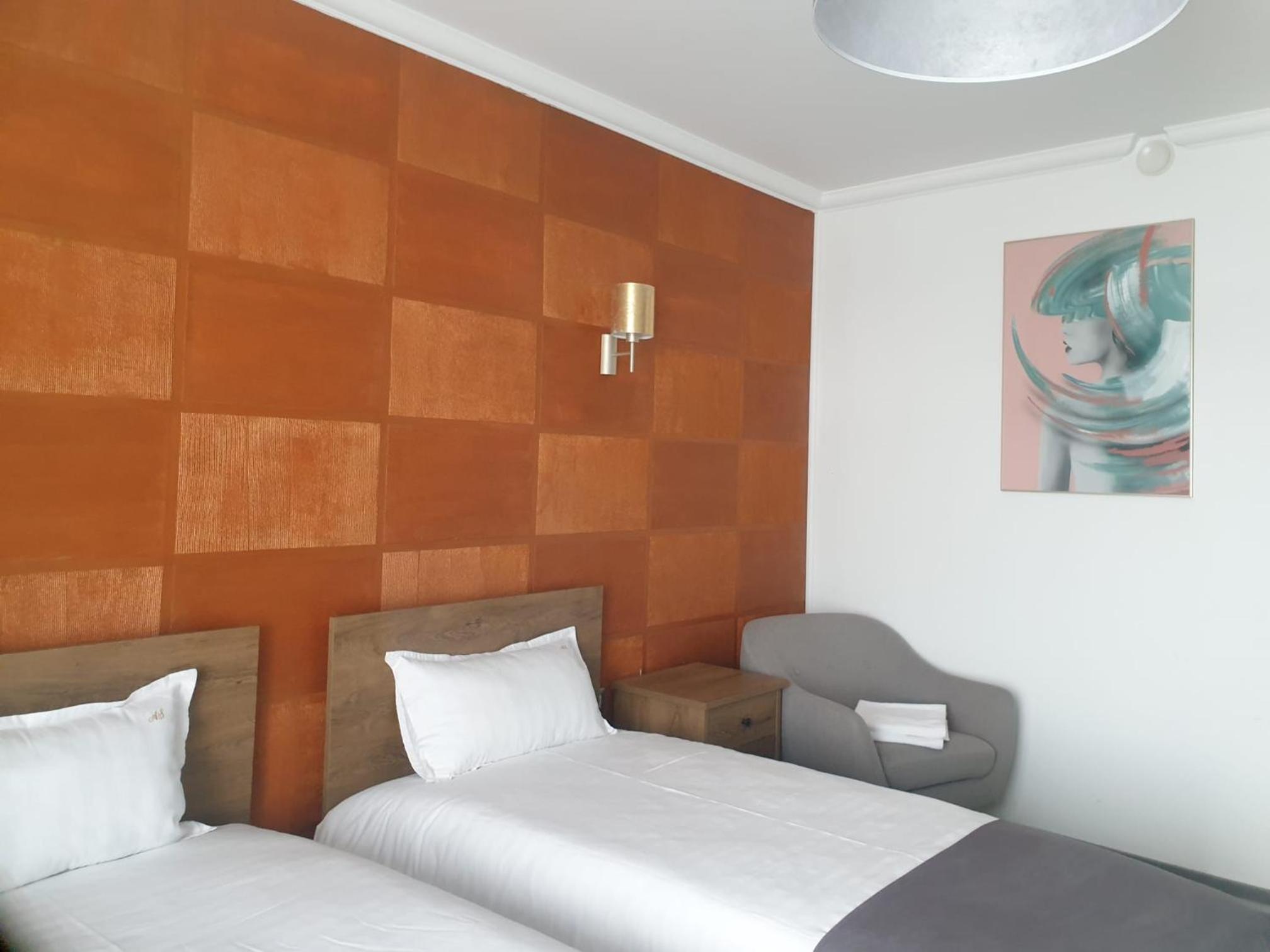 Double or Twin Room with Balcony - Photo 2