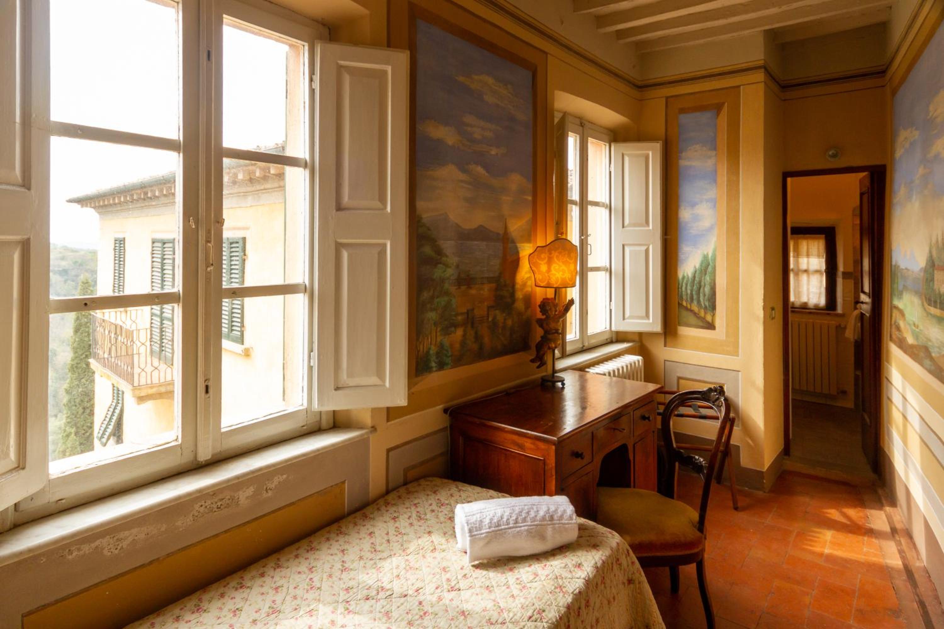 Twin Room - Photo 11