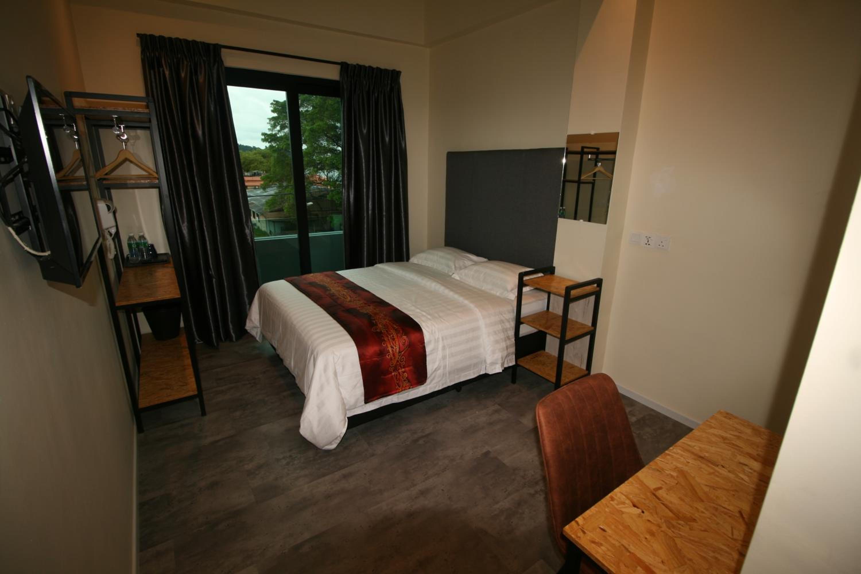 Deluxe Queen Room - Photo 2