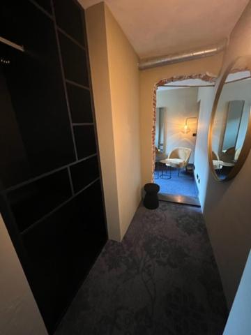 Deluxe Room - Photo 13